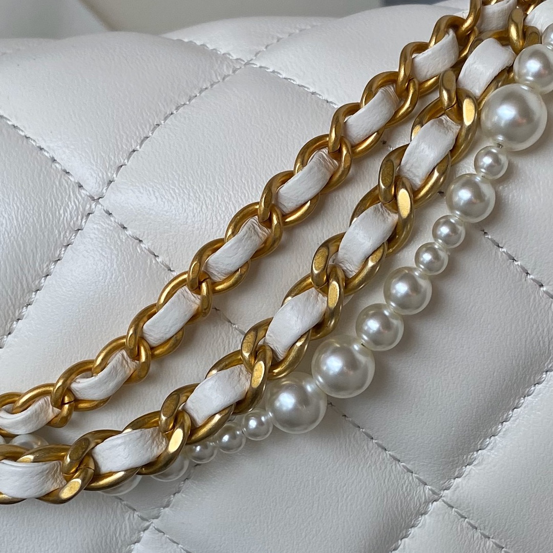 CHANEL 24P Pearl Chain Mini Bag AS4384 14.5x19.5x7.5cm