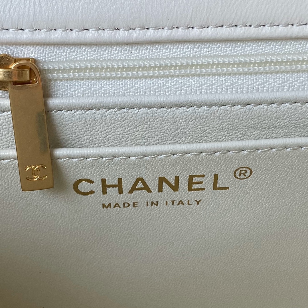 CHANEL 24P Pearl Chain Mini Bag AS4384 14.5x19.5x7.5cm