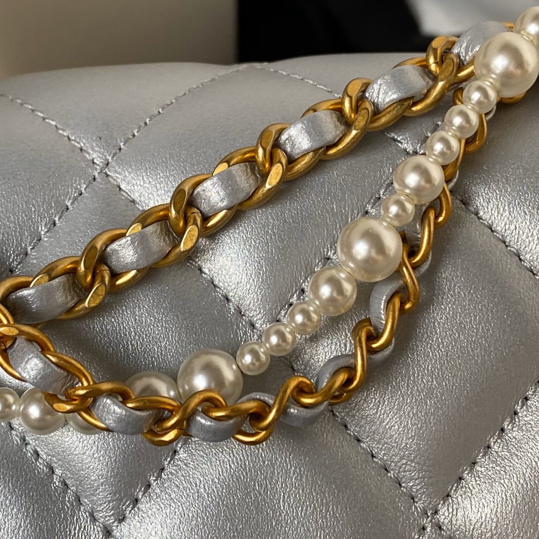 CHANEL 24P Pearl Chain Mini Bag AS4384 14.5x19.5x7.5cm