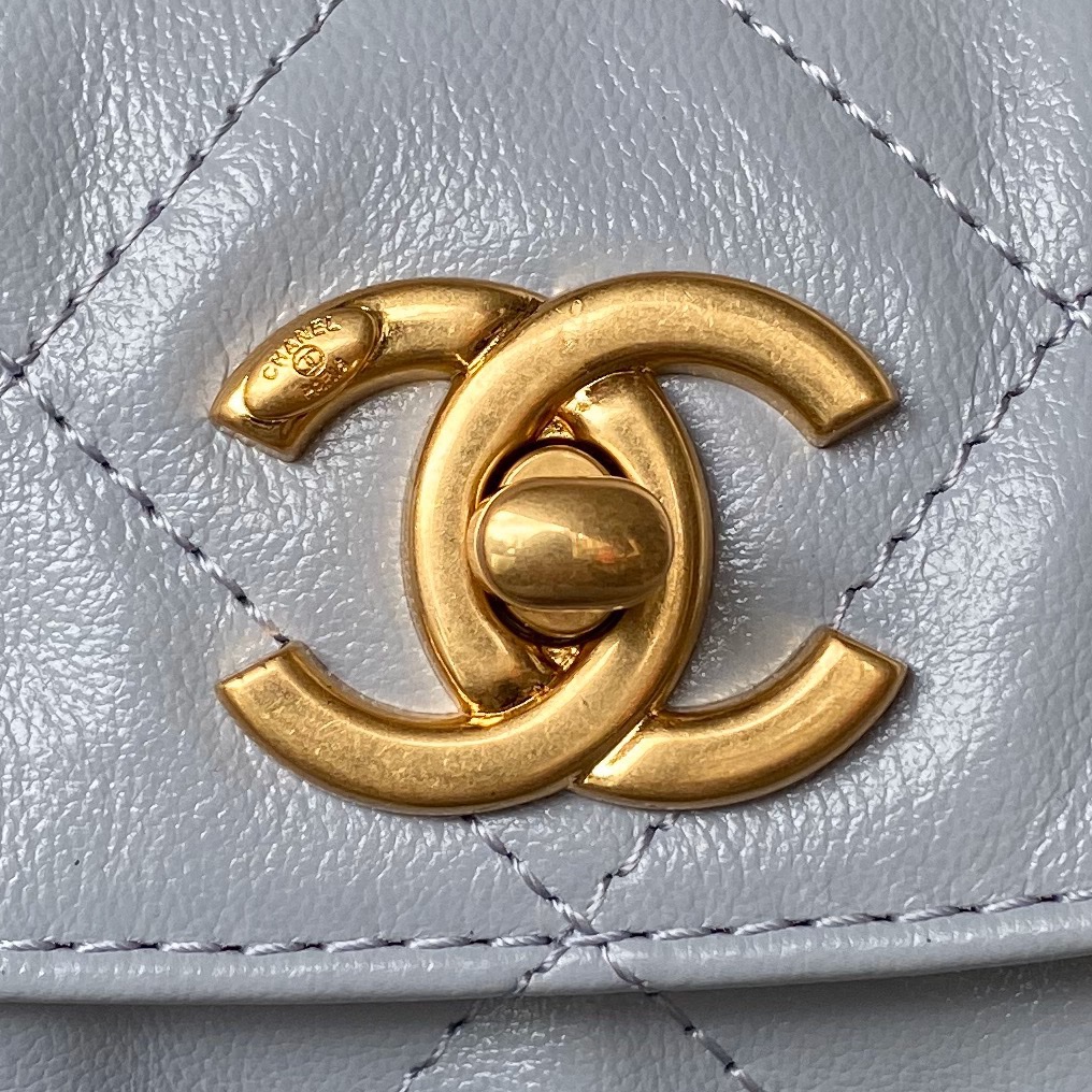 CHANEL 24P Hobo Hippie Messenger Bag AS4668 21.5x30x5cm