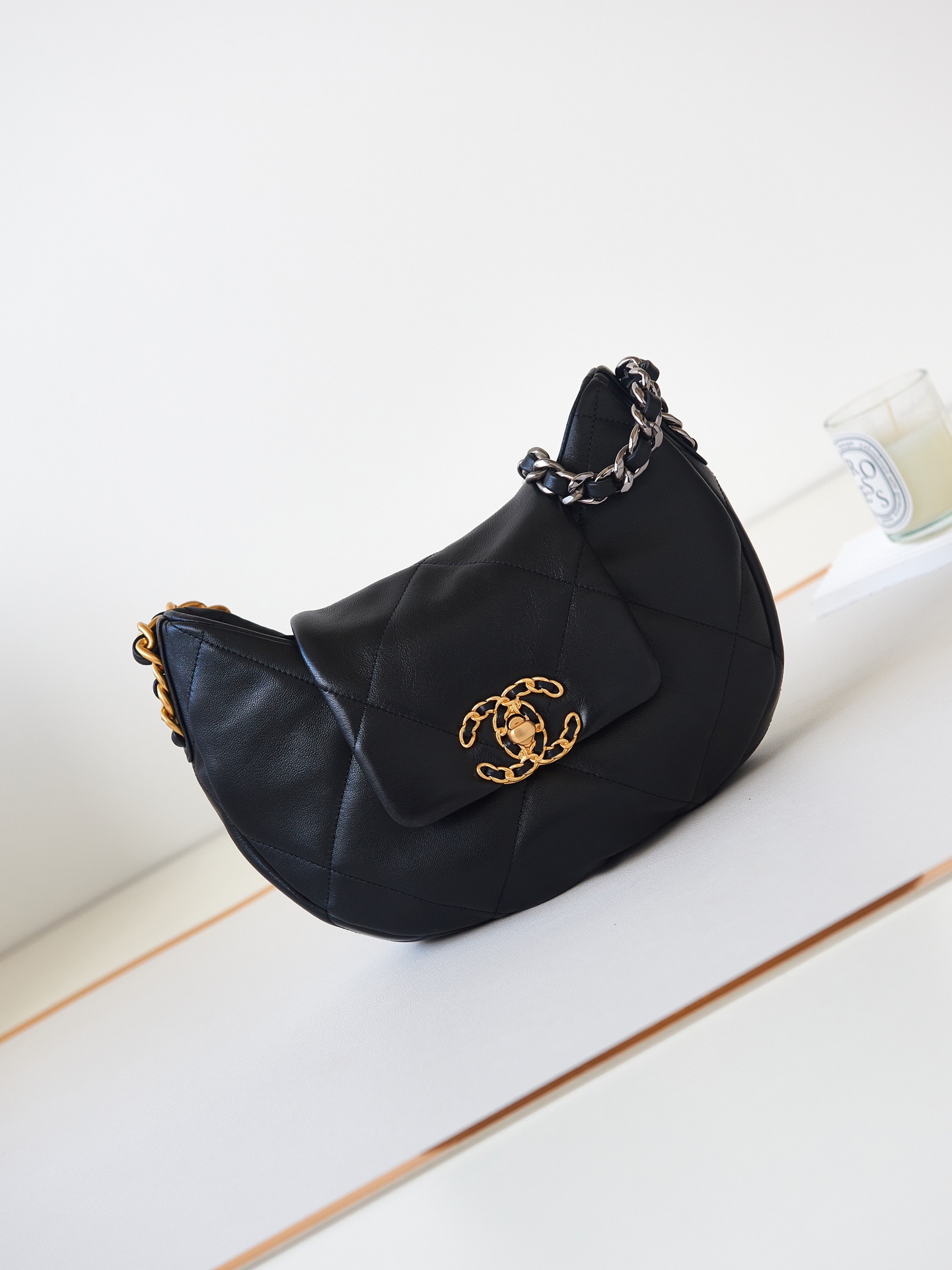 CHANEL 24C 19 Underarm Bag AS4638 23cm