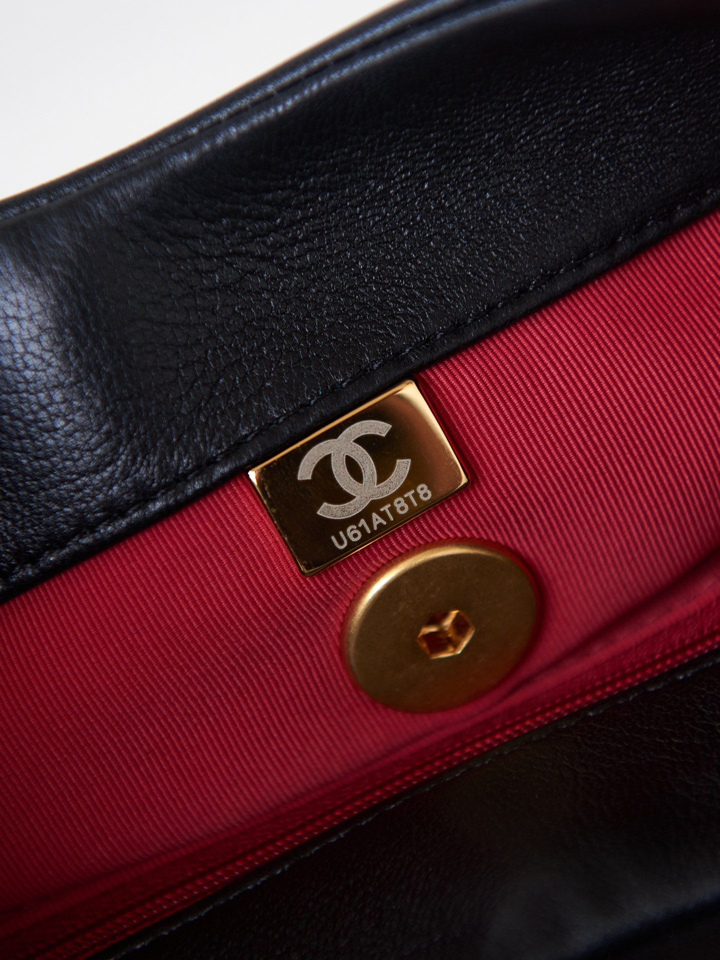 CHANEL 24C 19 Underarm Bag AS4638 23cm