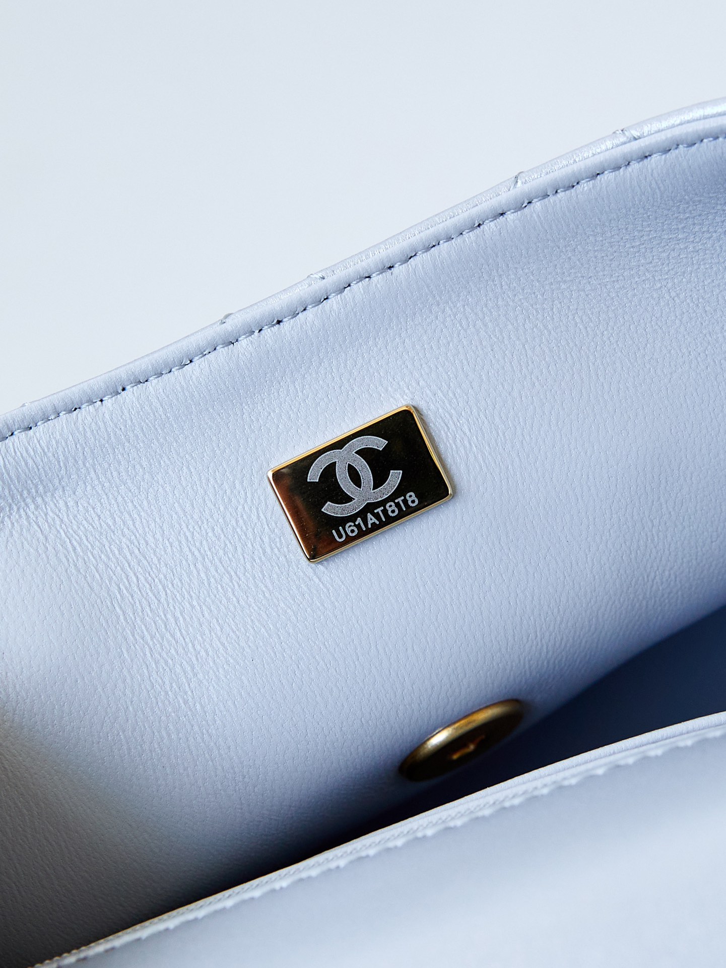 CHANEL 24P's Pearl T-Shirt Bag AS4384 14.5x19.5x7.5cm