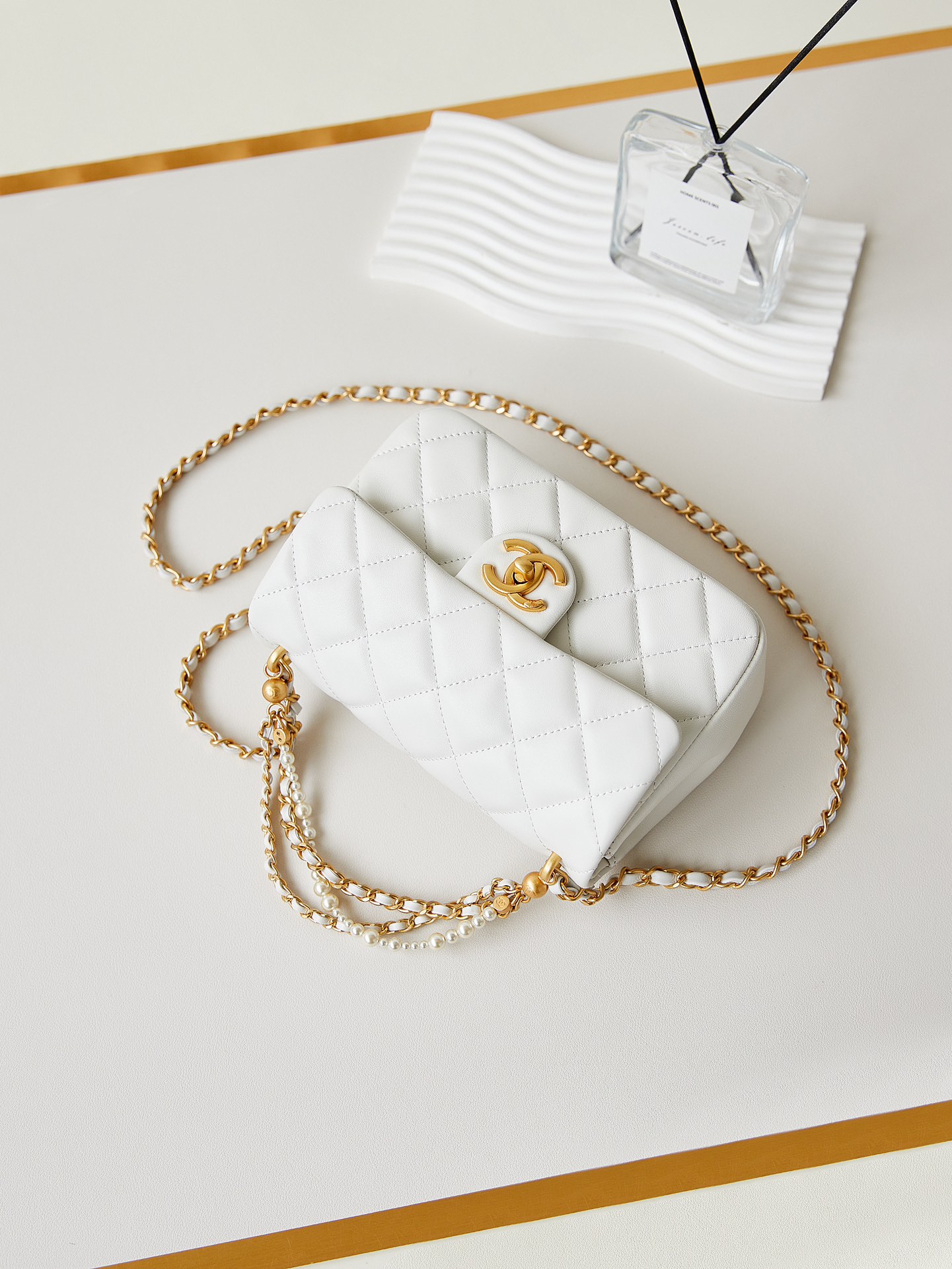 CHANEL 24P Pearl T-Shirt Bag AS4384 14.5x19.5x7.5cm