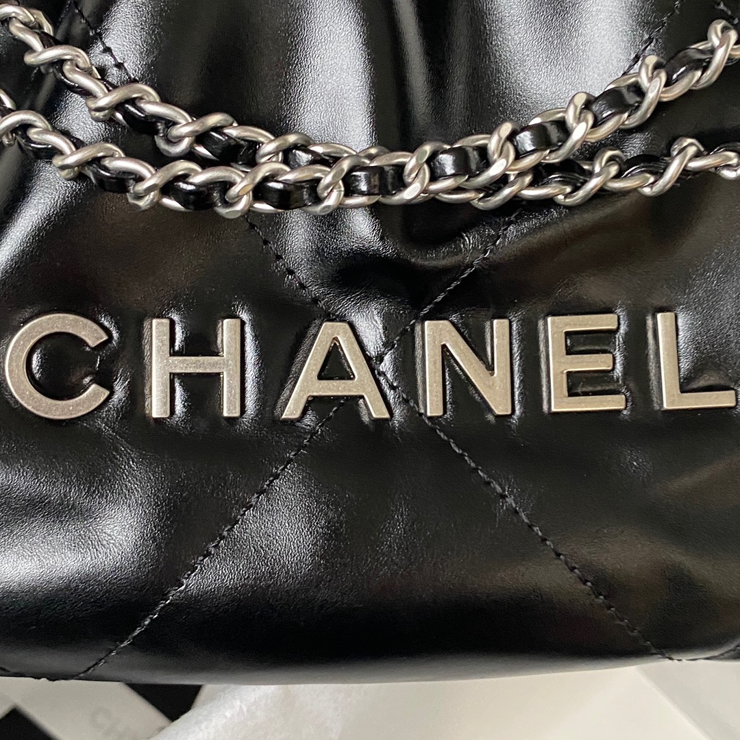 CHANEL 23SAS3980 Mini 22 Bag 19x20x6cm