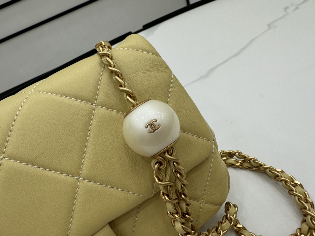 CHANEL Small Flap BagRef. AS4861 B16573 NW779