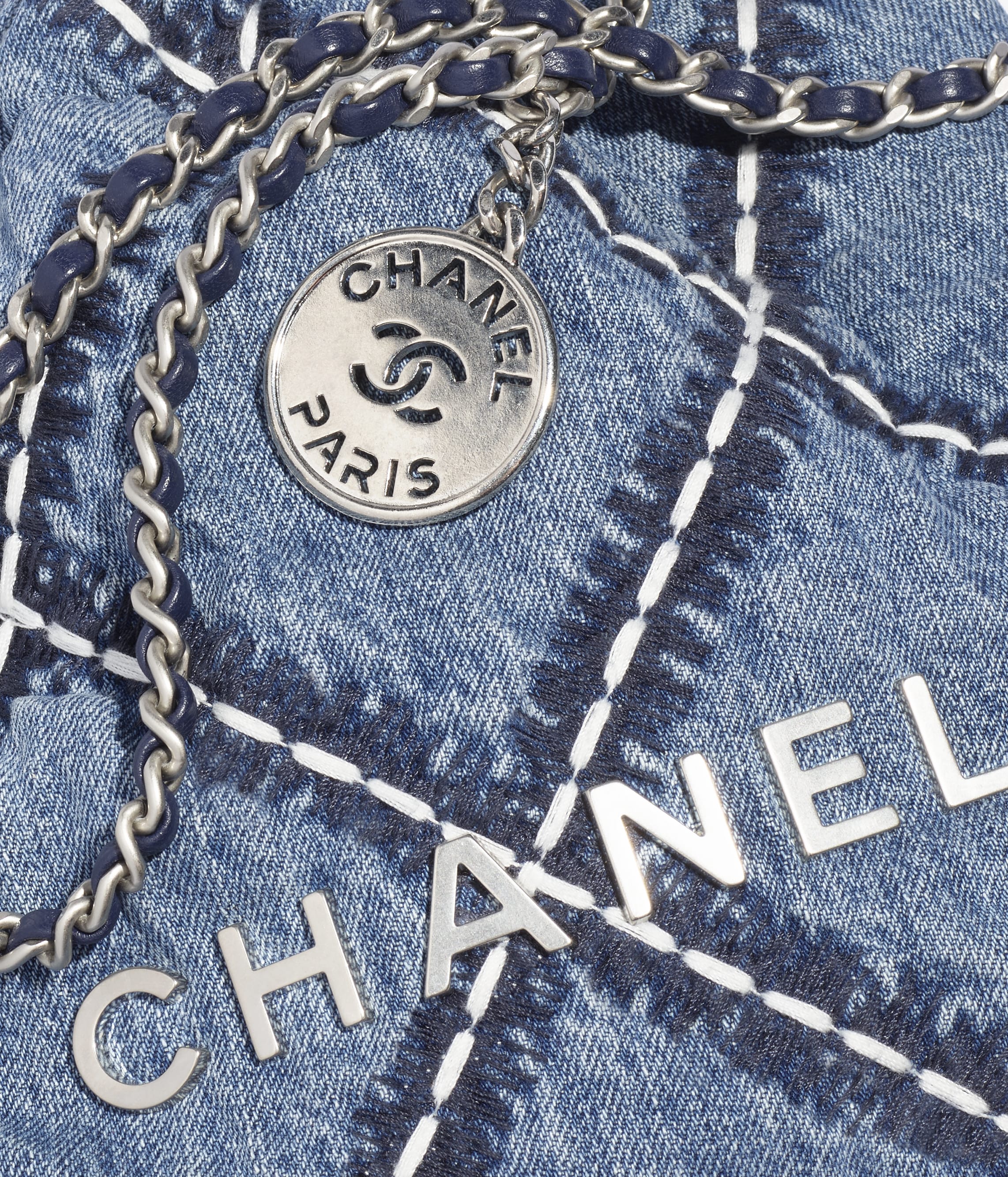 CHANEL 22 Mini HandbagRef. AS3980 B15833 NW287