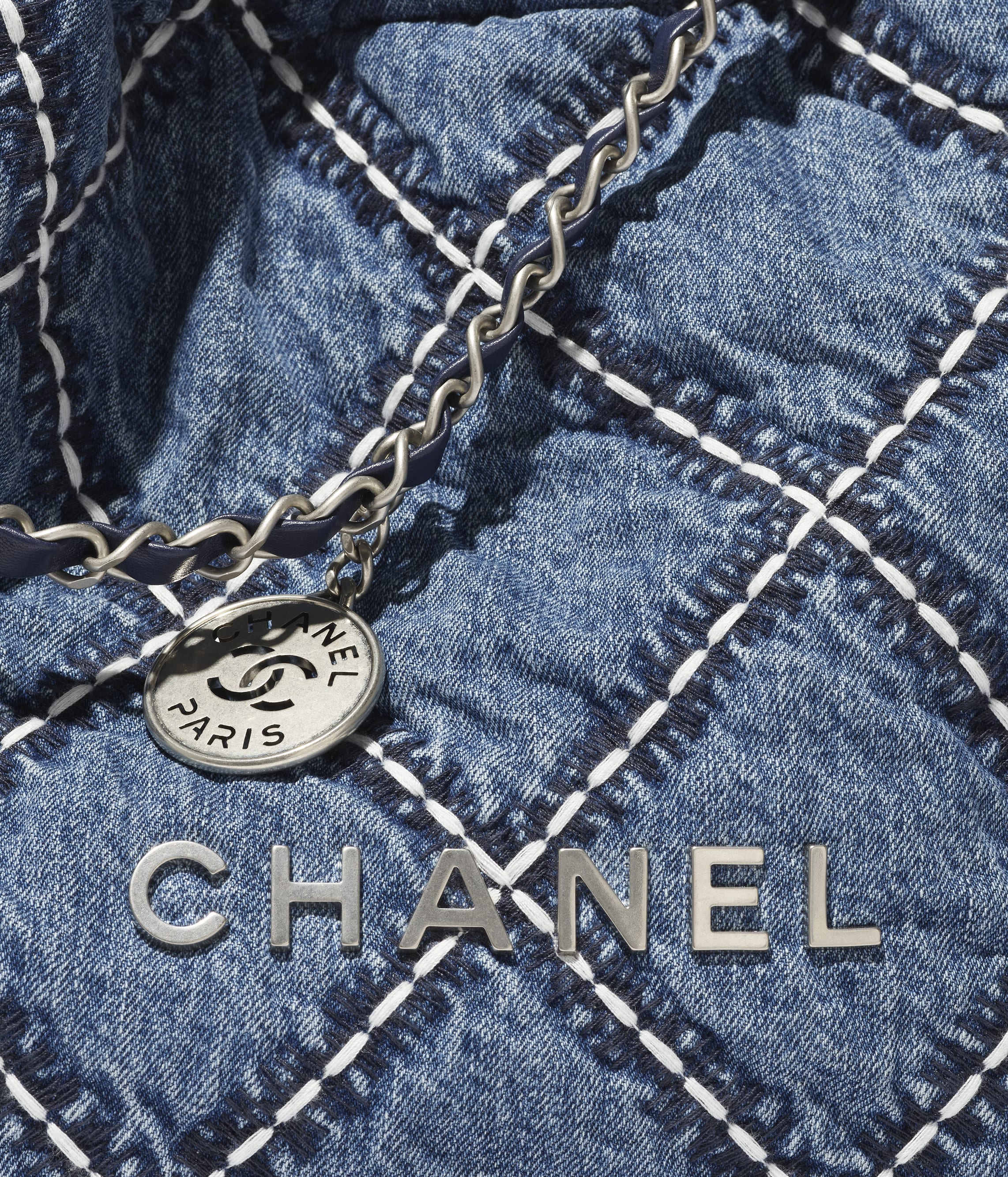 CHANEL 22 Small HandbagRef. AS3260 B15833 NW287