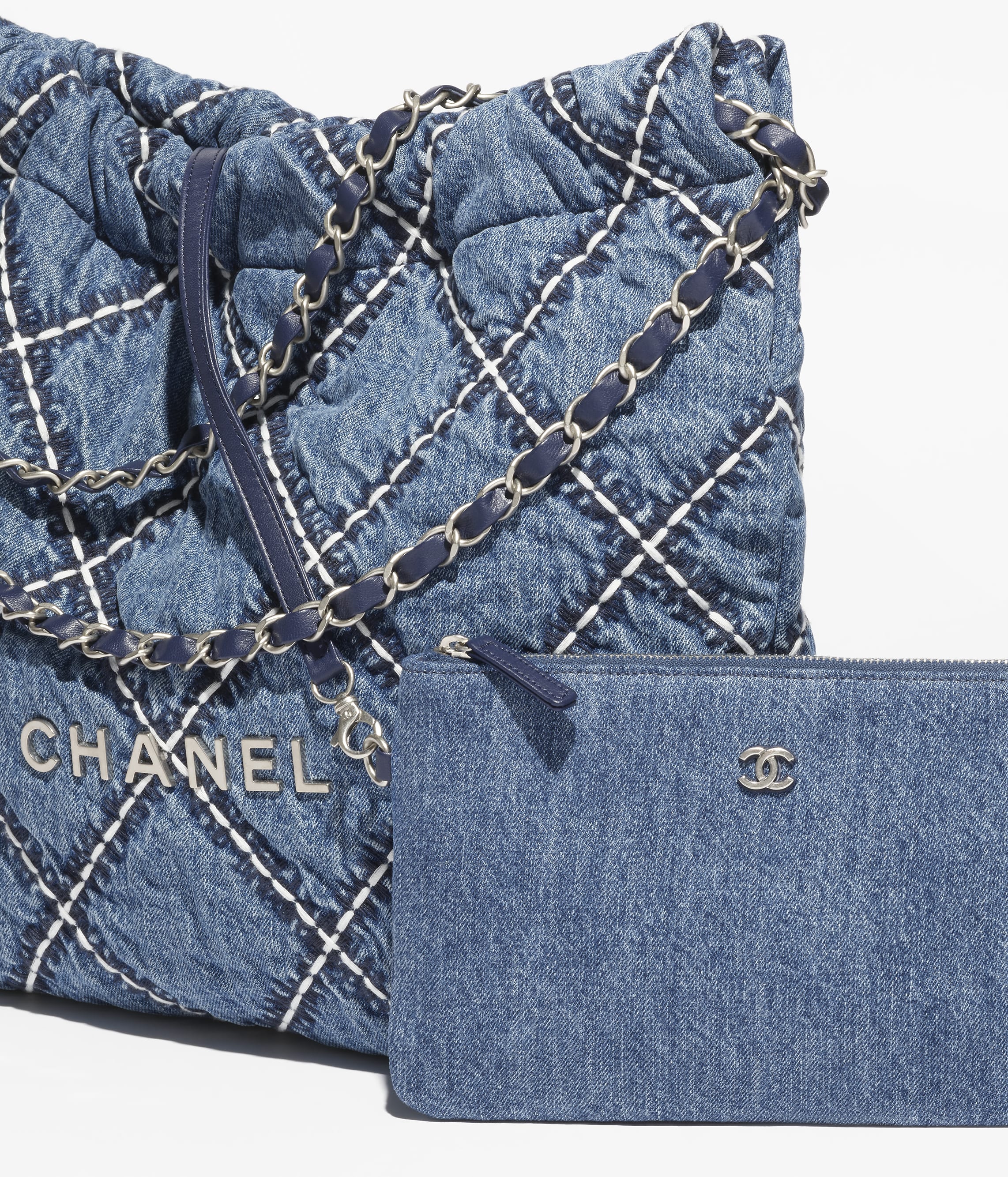 CHANEL 22 Small HandbagRef. AS3260 B15833 NW287