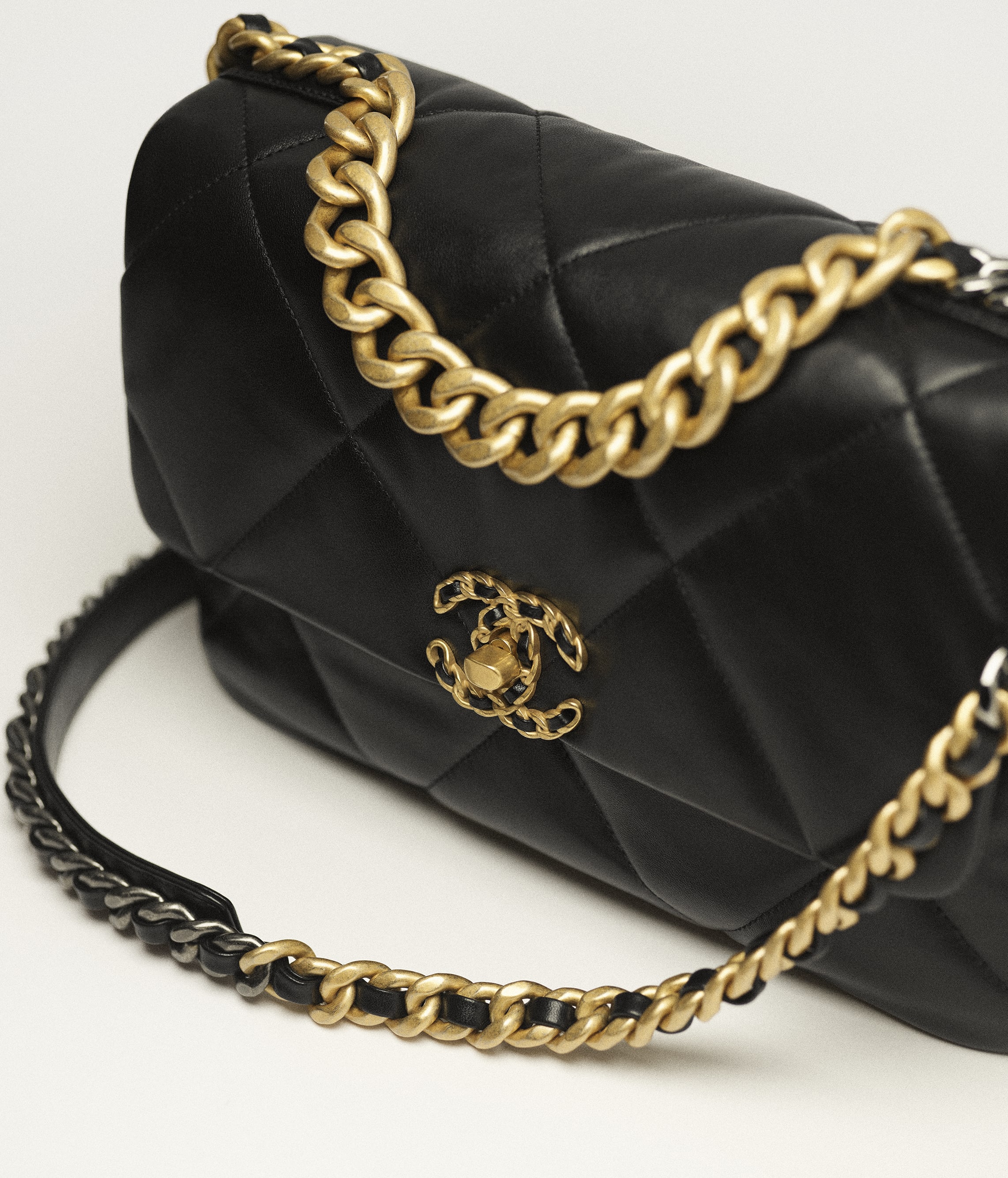 CHANEL 19 Large HandbagRef. AS1161 B04852 94305