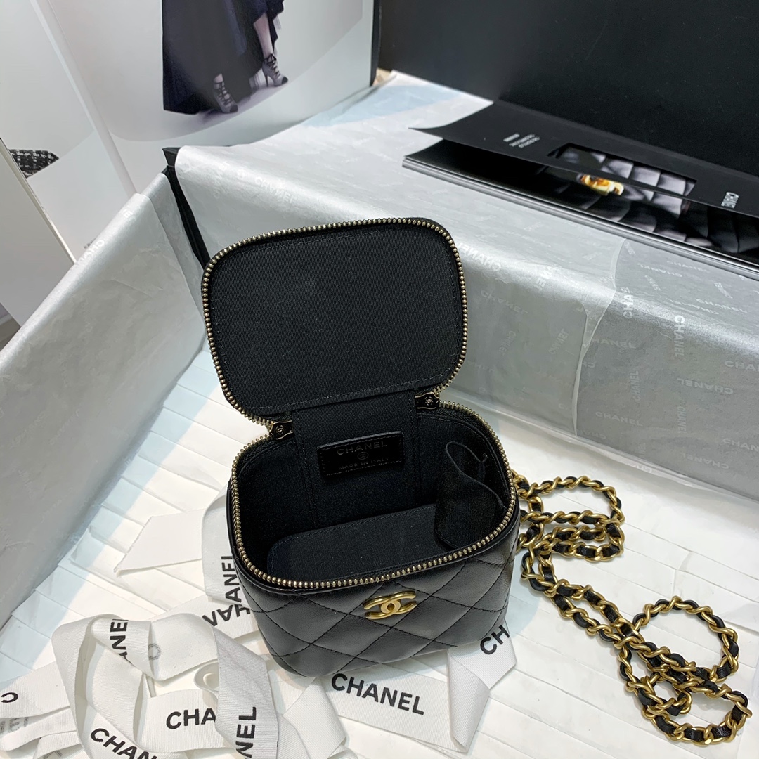 Chanel 22A Vanity Case Lampskin