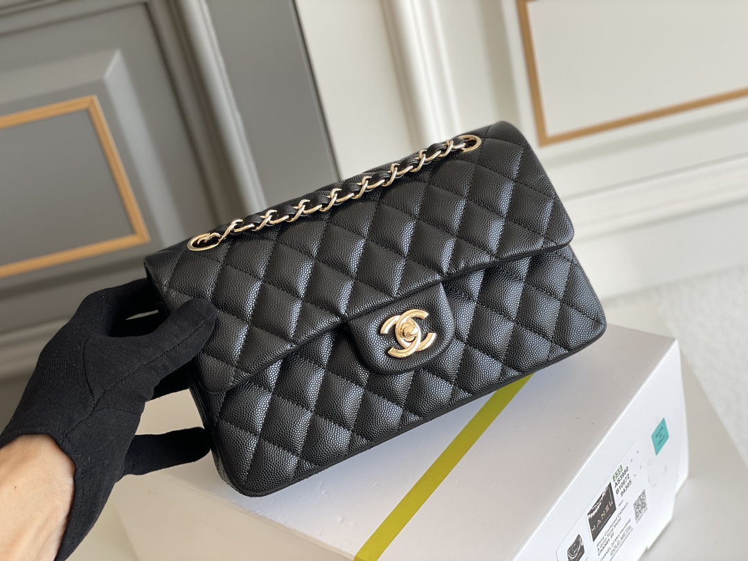 CHANEL Small Classic HandbagRef. A01113 Y01864 C3906