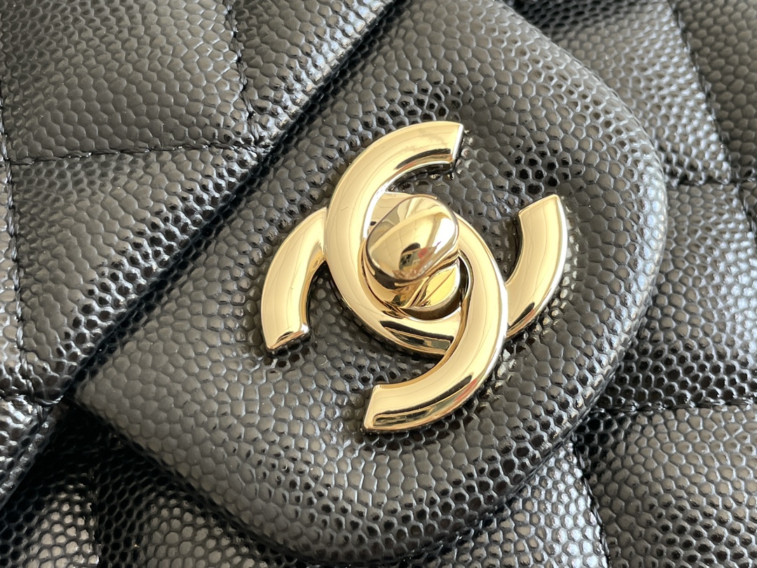 CHANEL Small Classic HandbagRef. A01113 Y01864 C3906