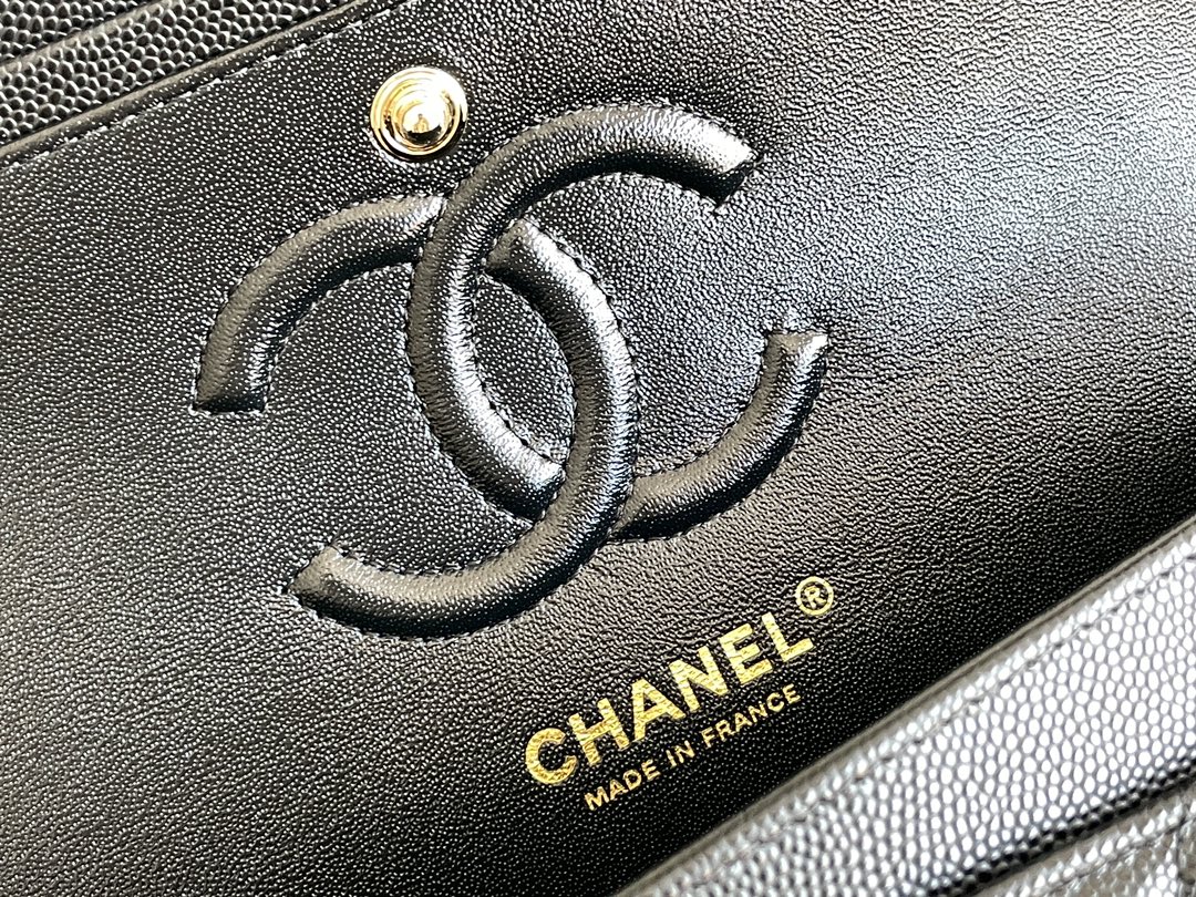 CHANEL Small Classic HandbagRef. A01113 Y01864 C3906