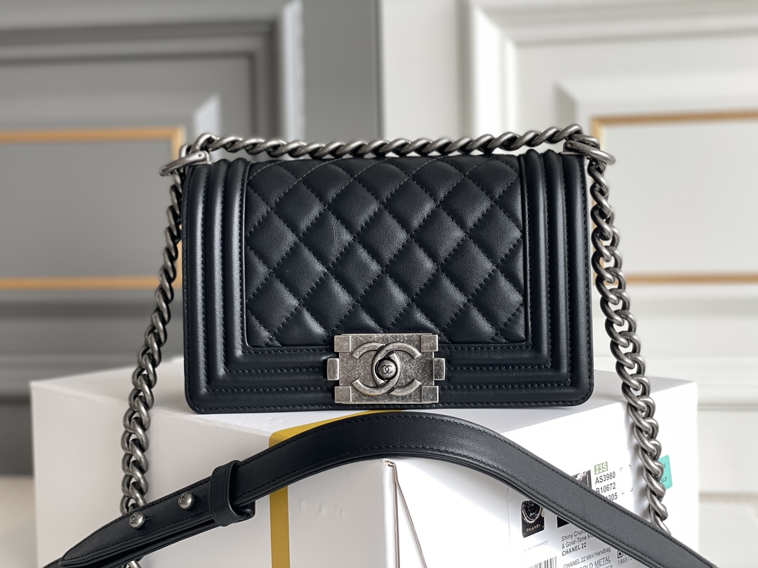 CHANEL Small BOY  HandbagRef. A67085 Y09953 94305