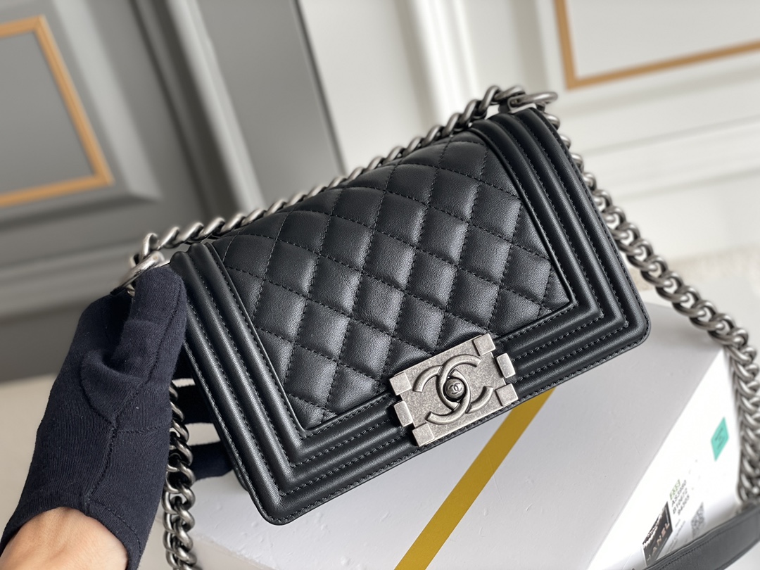 CHANEL Small BOY  HandbagRef. A67085 Y09953 94305