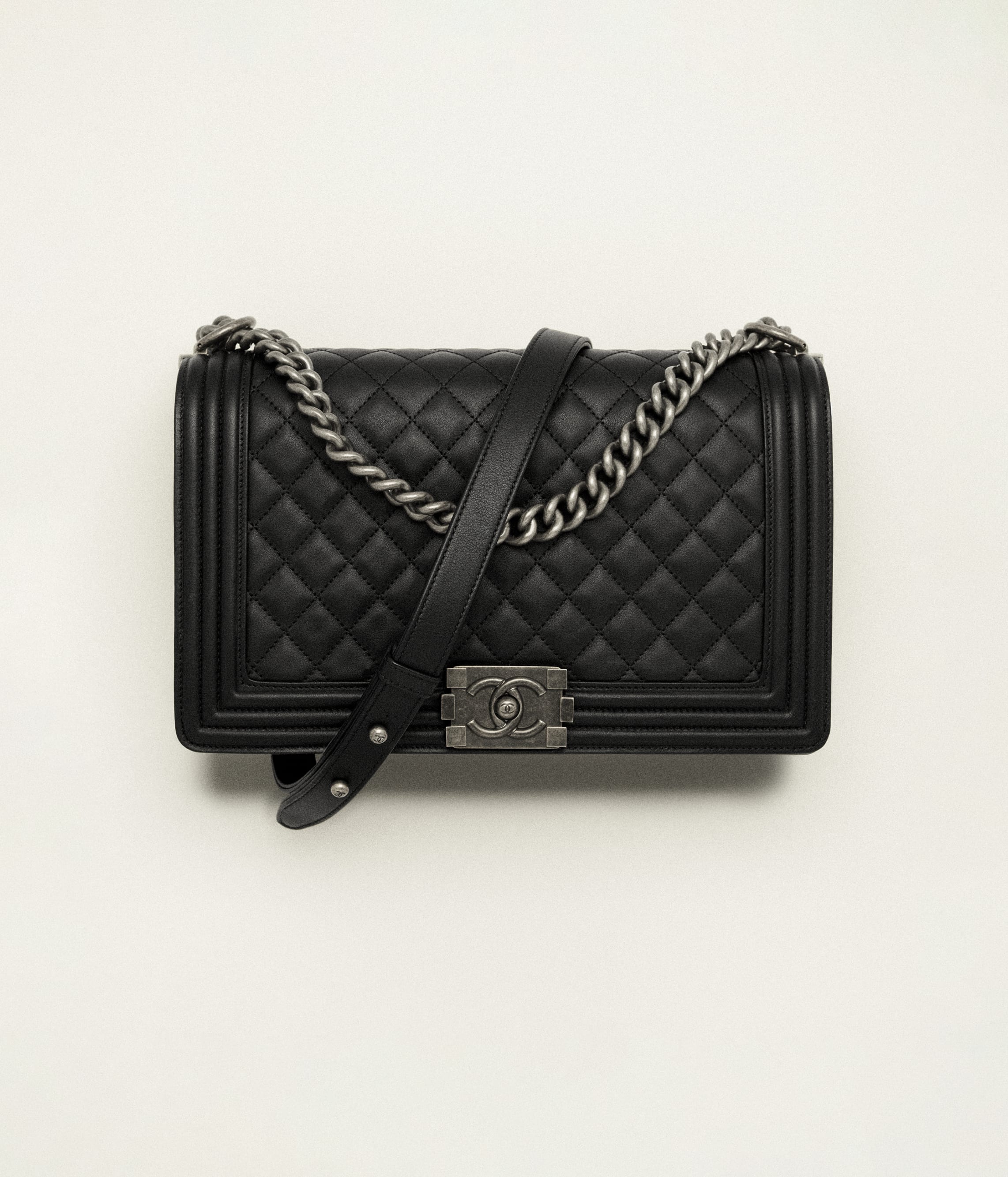 CHANEL Large BOY  HandbagRef. A92193 Y09953 94305