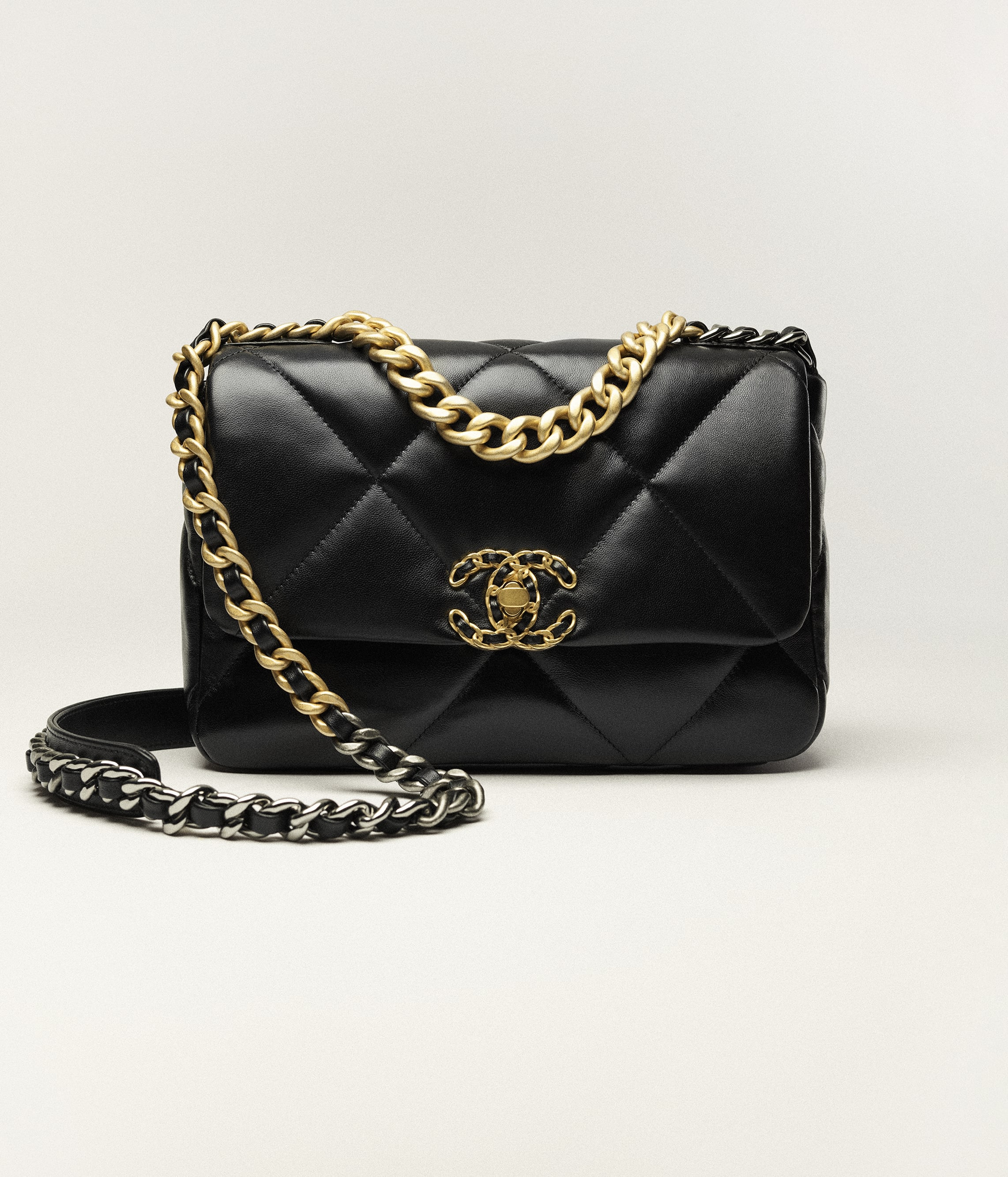 CHANEL 19 HandbagRef. AS1160 B04852 94305