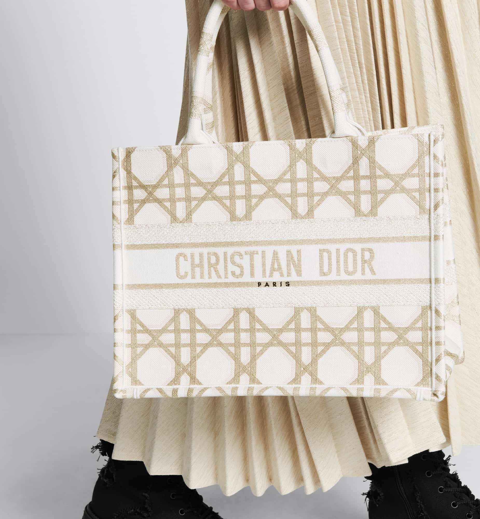 DIOR Medium Dior Book Tote M1296ZZAZ_M01E