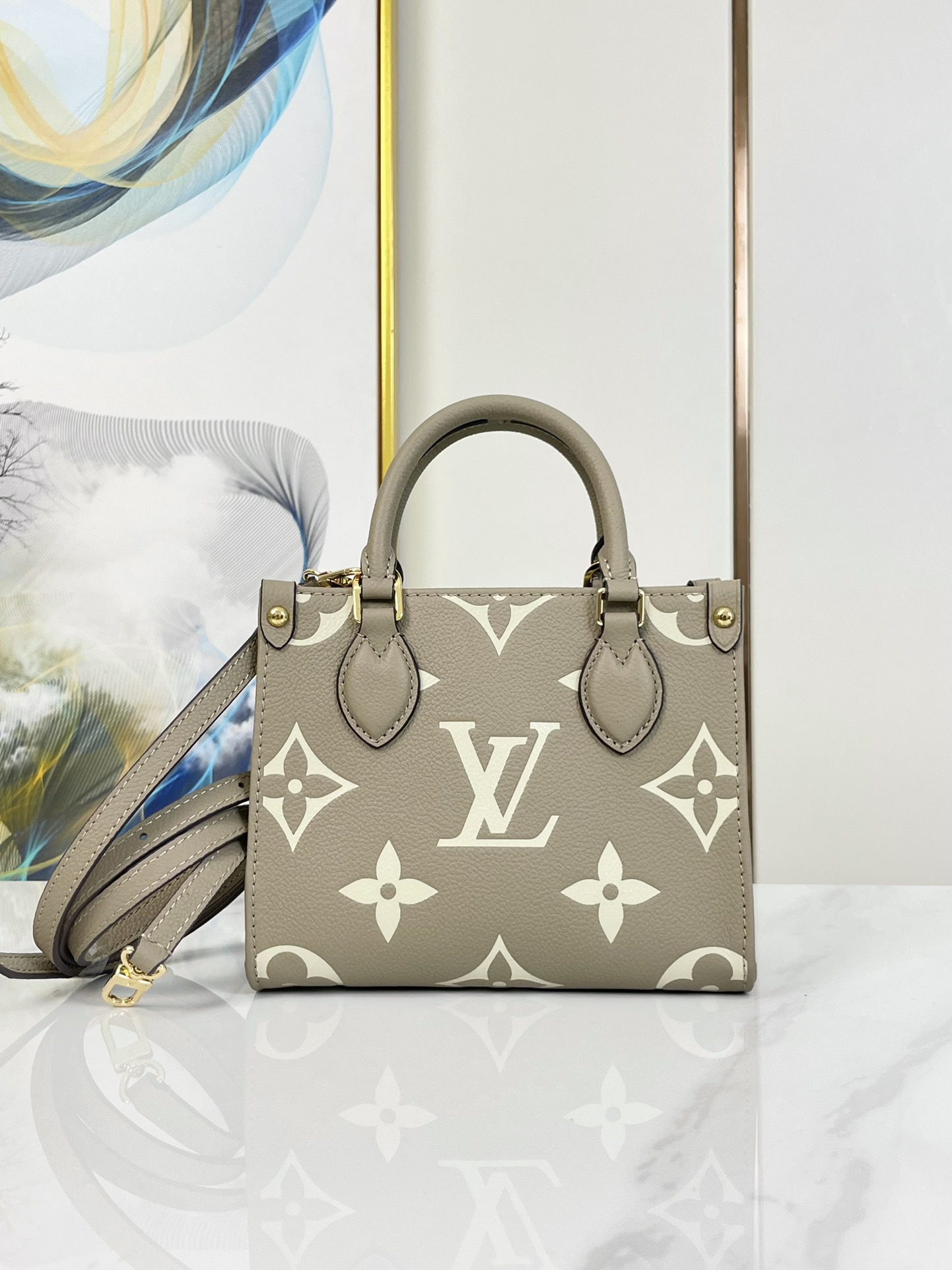 Louis Vuitton M47054 OnTheGo BB (2)