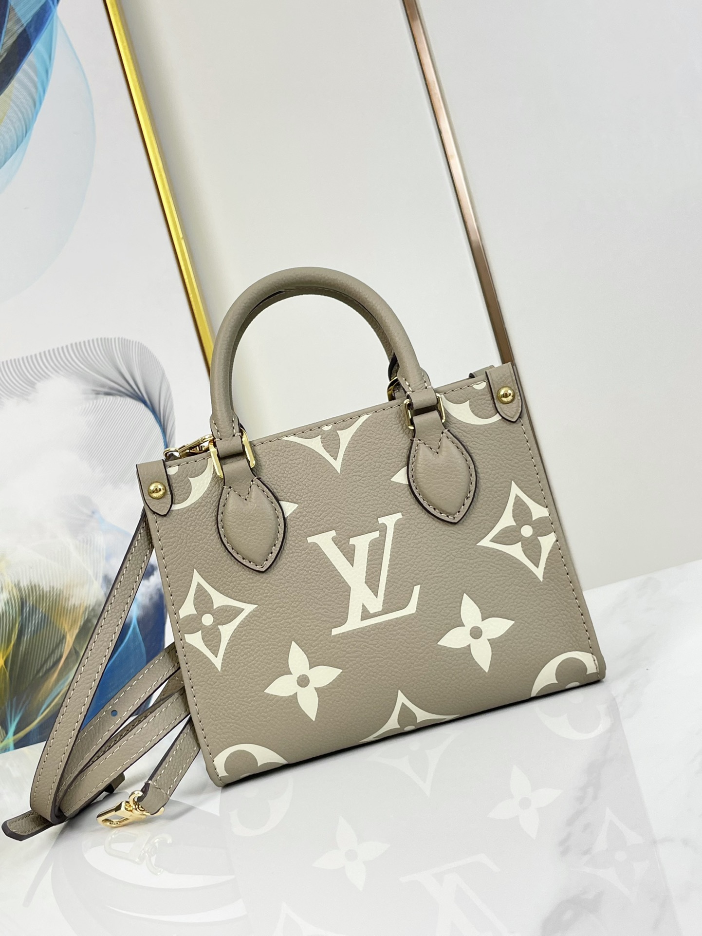 Louis Vuitton M47054 OnTheGo BB (2)