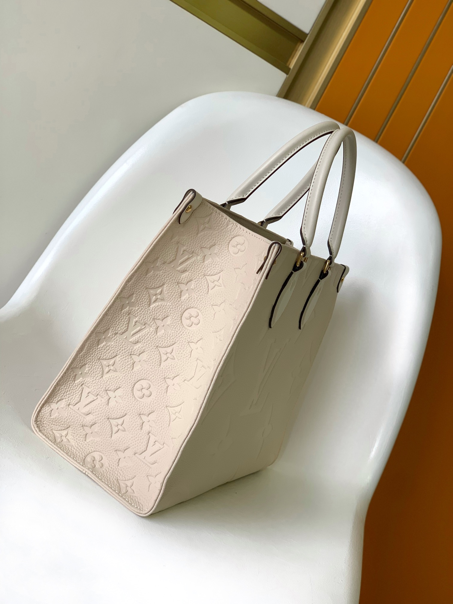 Louis Vuitton M46531 OnTheGo MM (5)