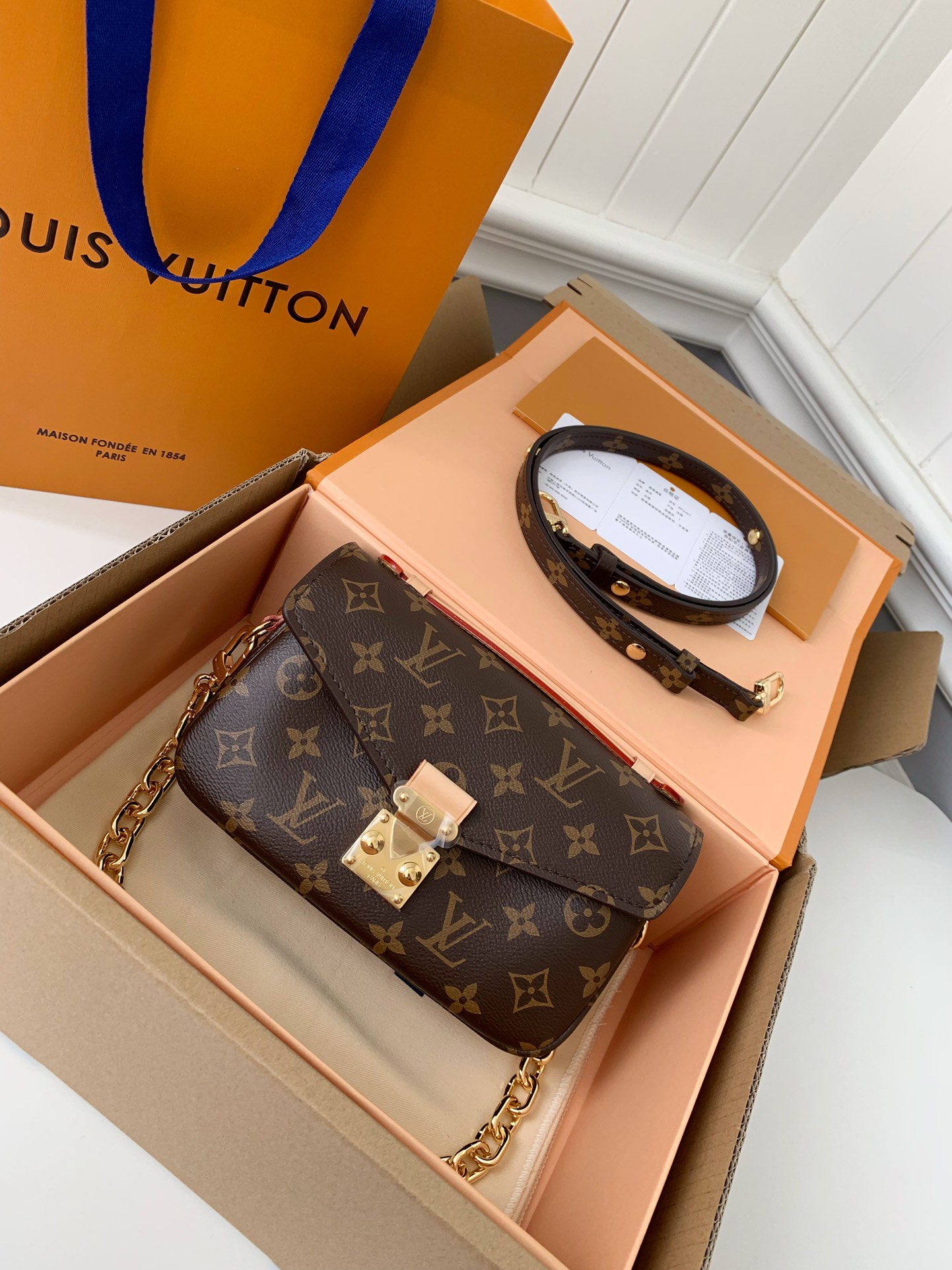 Louis Vuitton M46279 Pochette Métis East West (4)