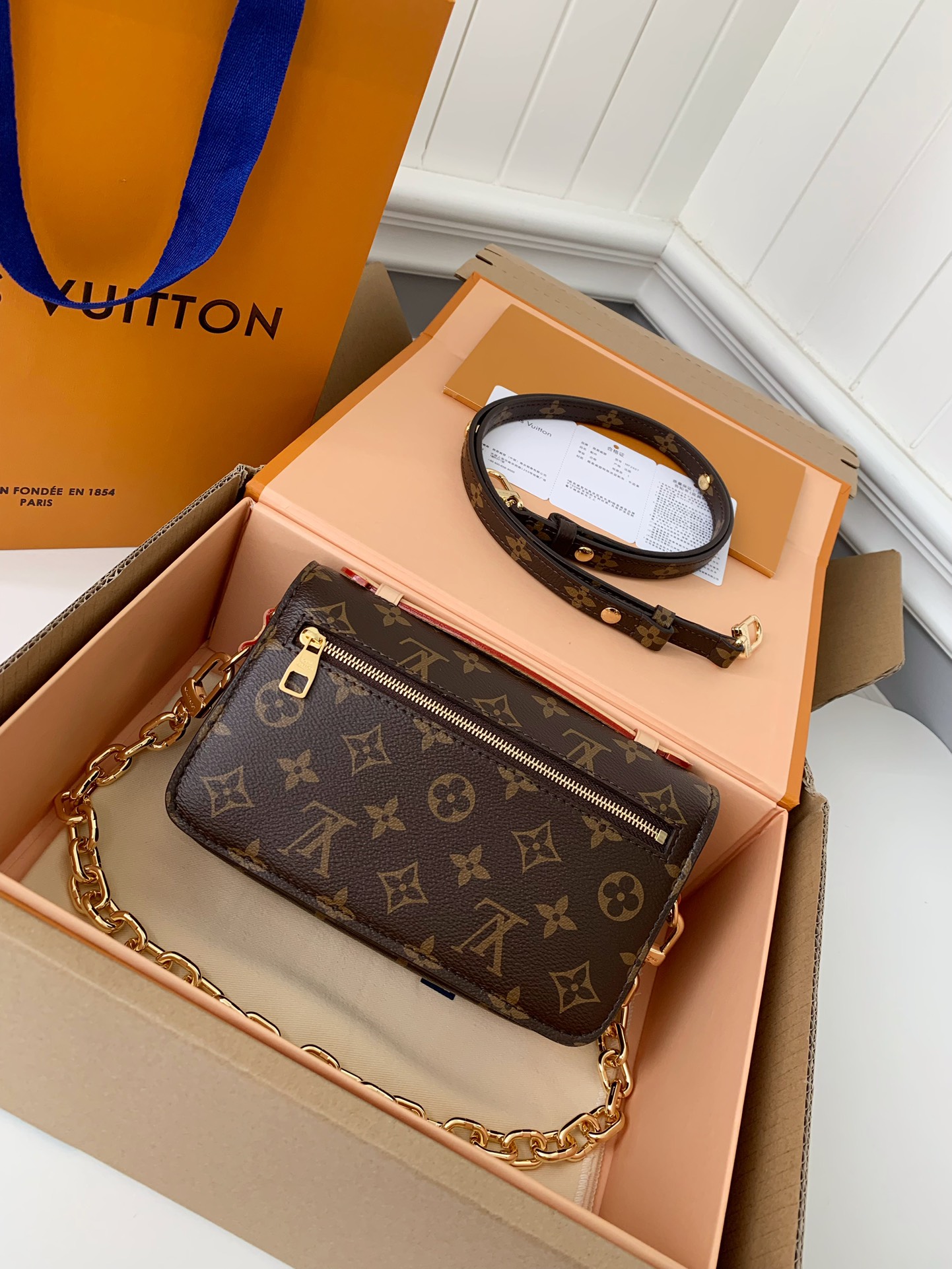 Louis Vuitton M46279 Pochette Métis East West (4)