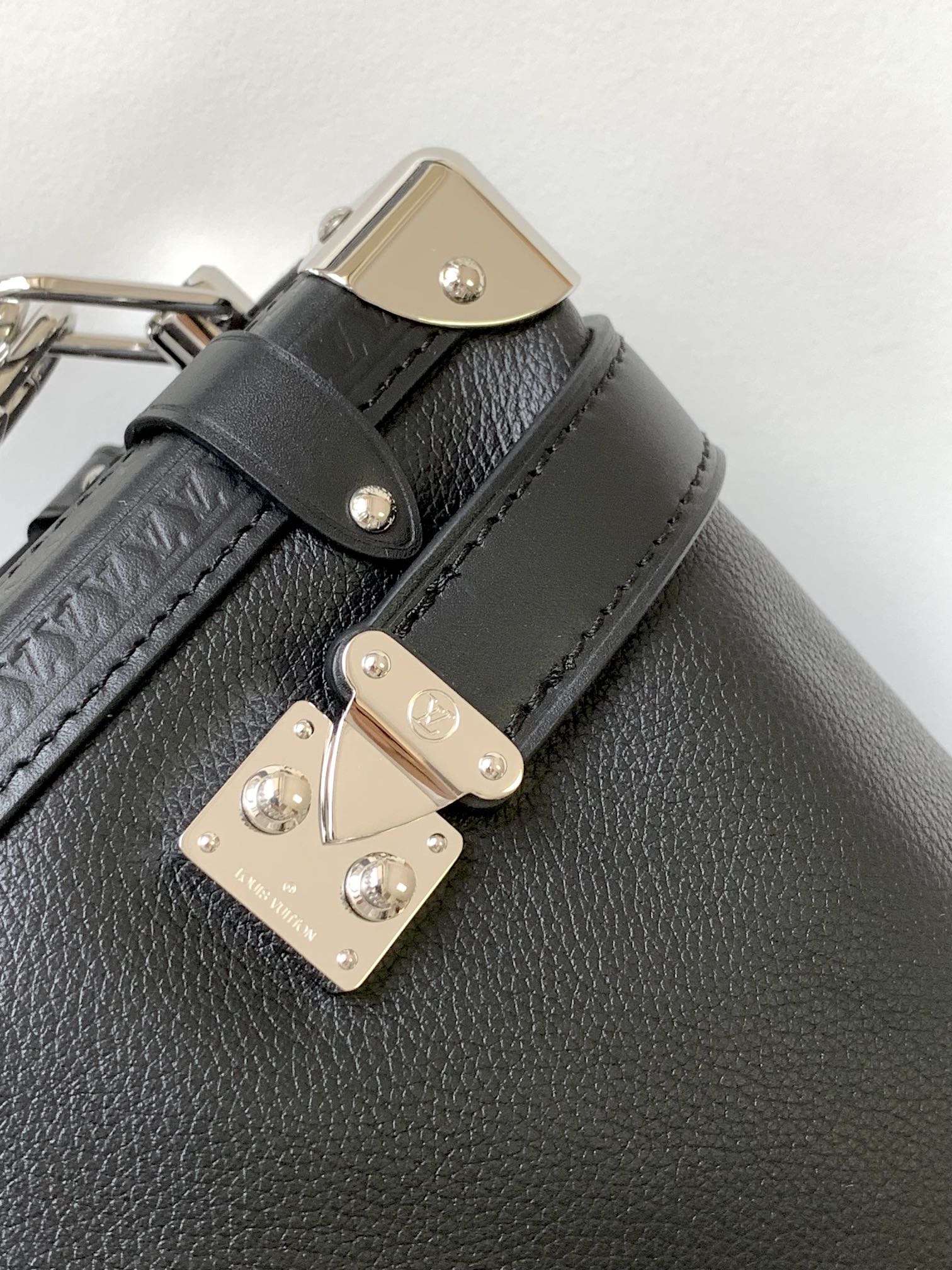 Louis Vuitton M25160 Side Trunk MM (5)