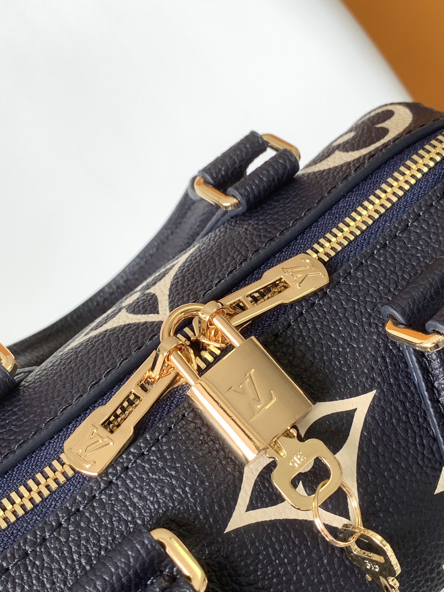 Louis Vuitton M47048 Speedy Bandoulière 20 (4)