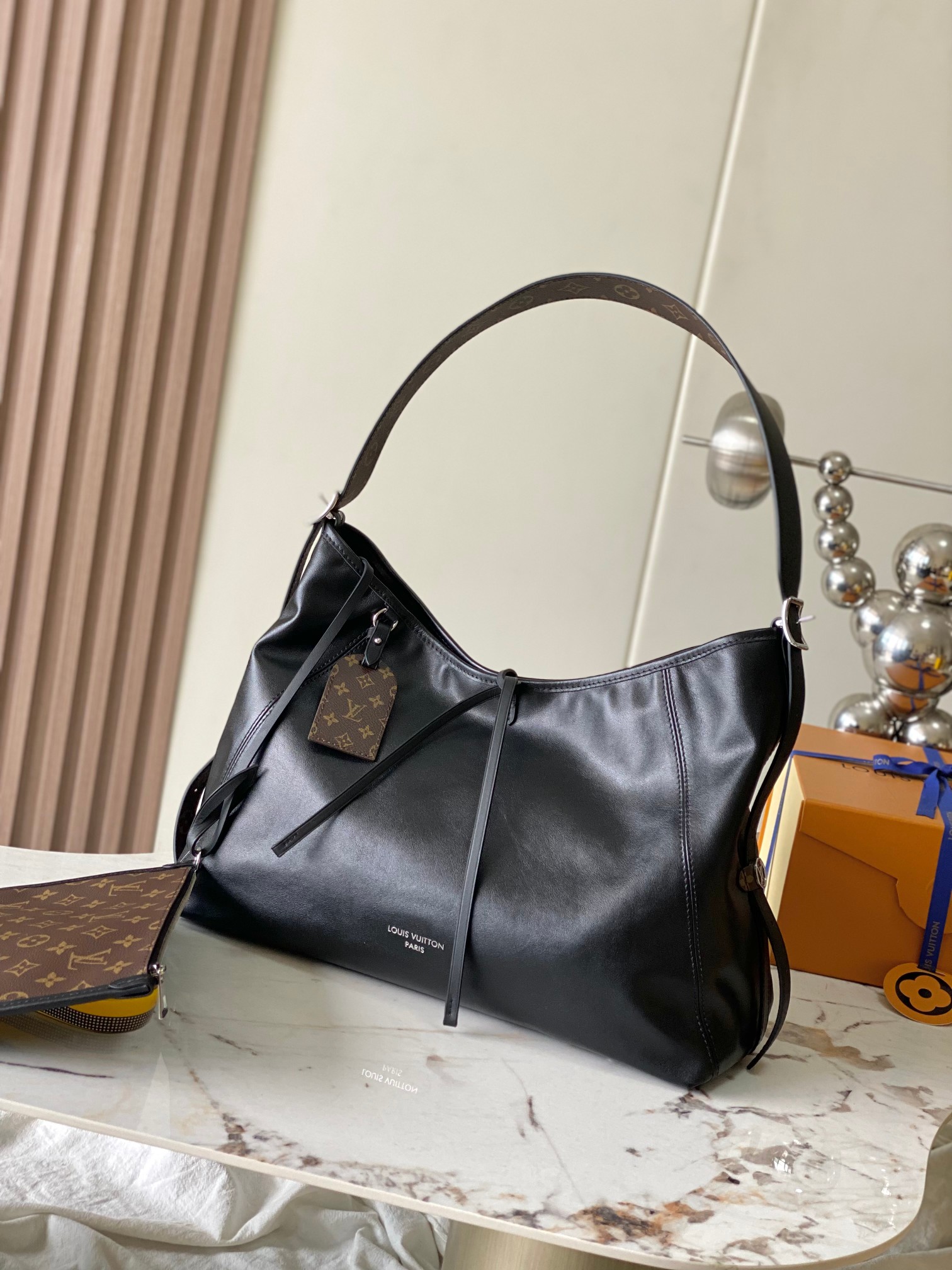 Louis Vuitton M25143 CarryAll MM