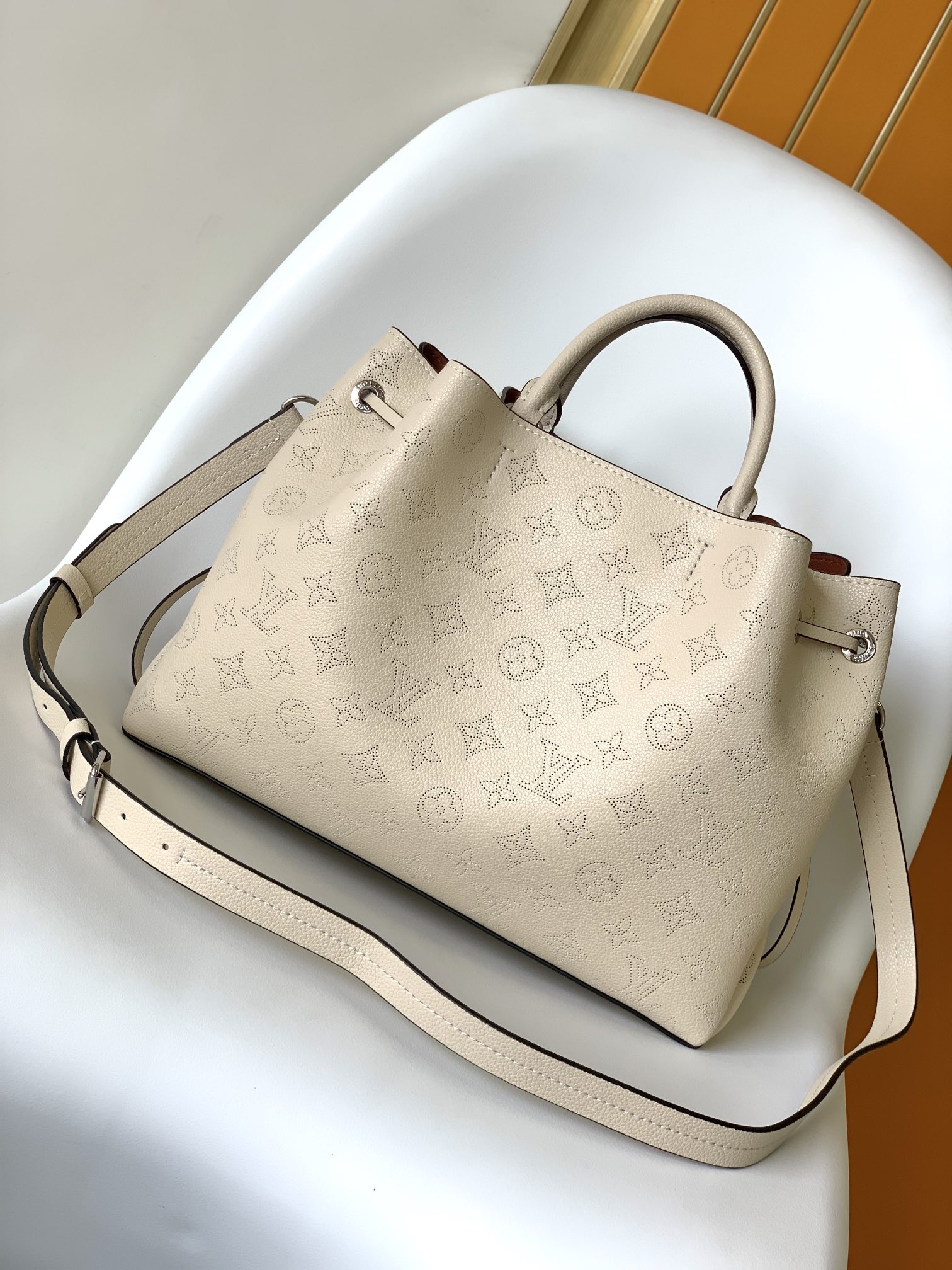 Louis Vuitton M59203 Bella Tote