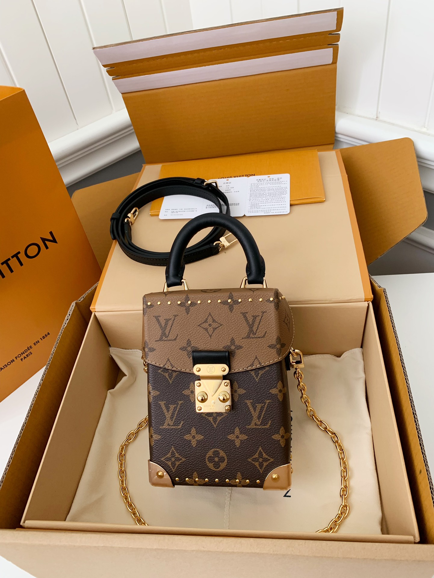 Louis Vuitton M82465 Camera Box