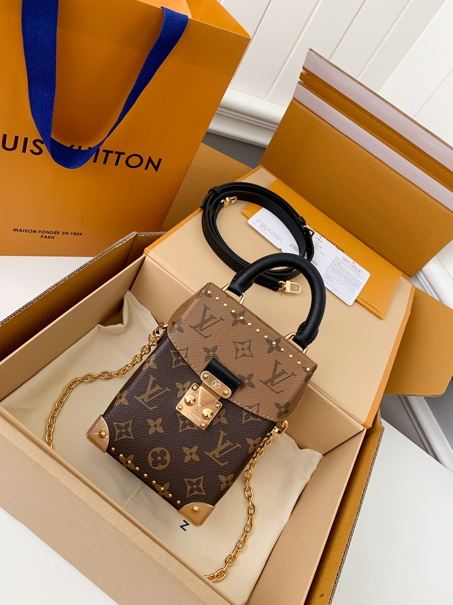 Louis Vuitton M82465 Camera Box