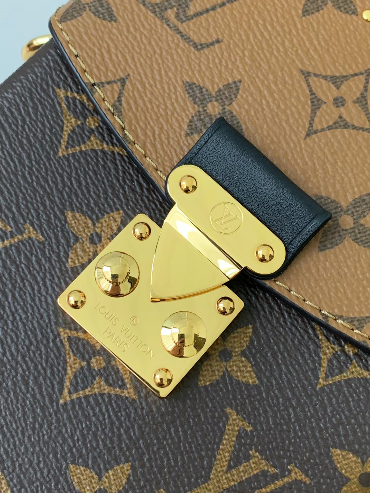 Louis Vuitton M82465 Camera Box