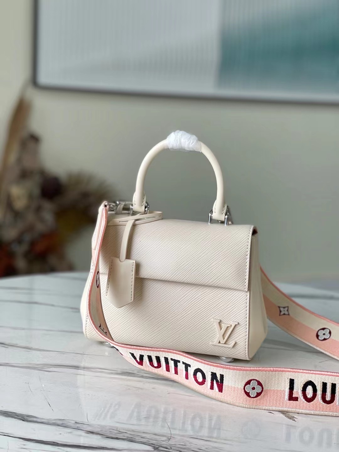 Louis Vuitton M58928 Cluny Mini (2)