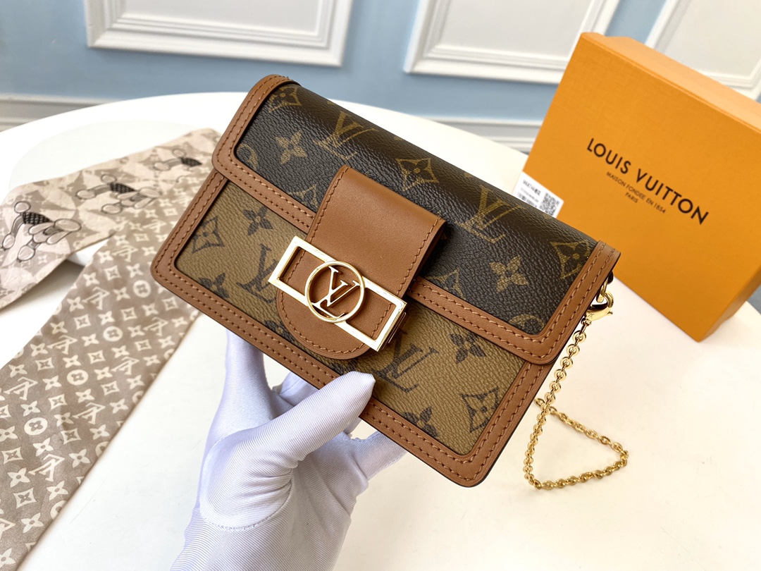 Louis Vuitton M68746 Dauphine Chain Wallet