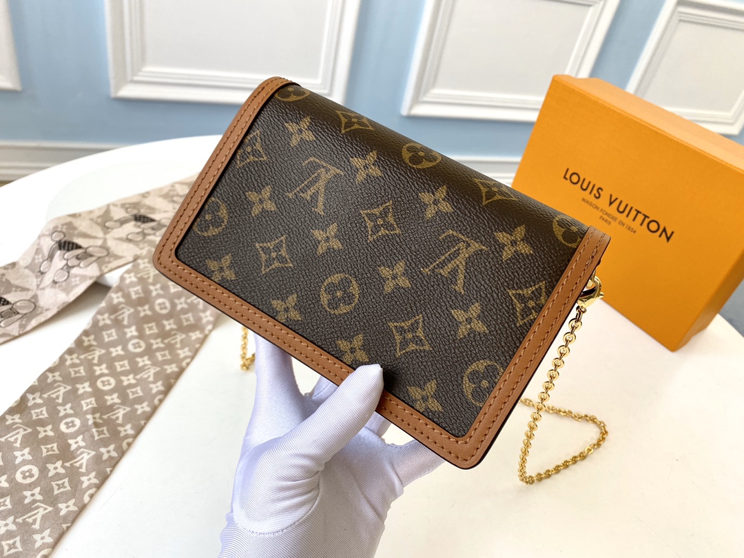 Louis Vuitton M68746 Dauphine Chain Wallet