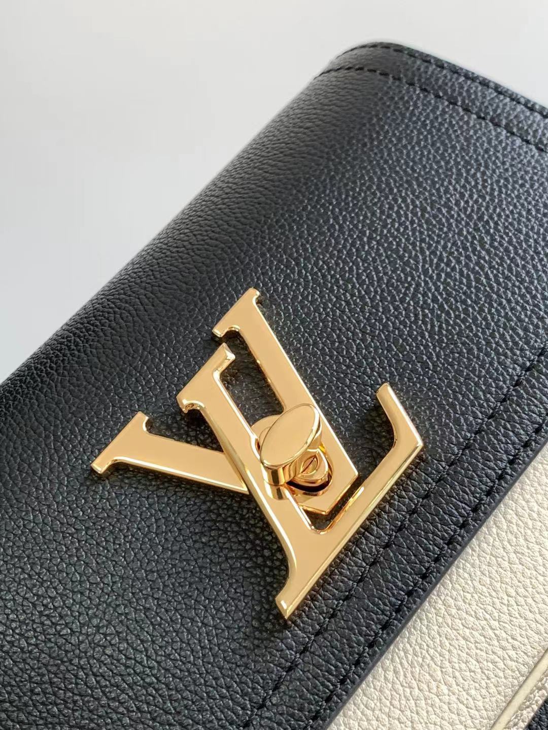 Louis Vuitton M58557 Lockme Tender