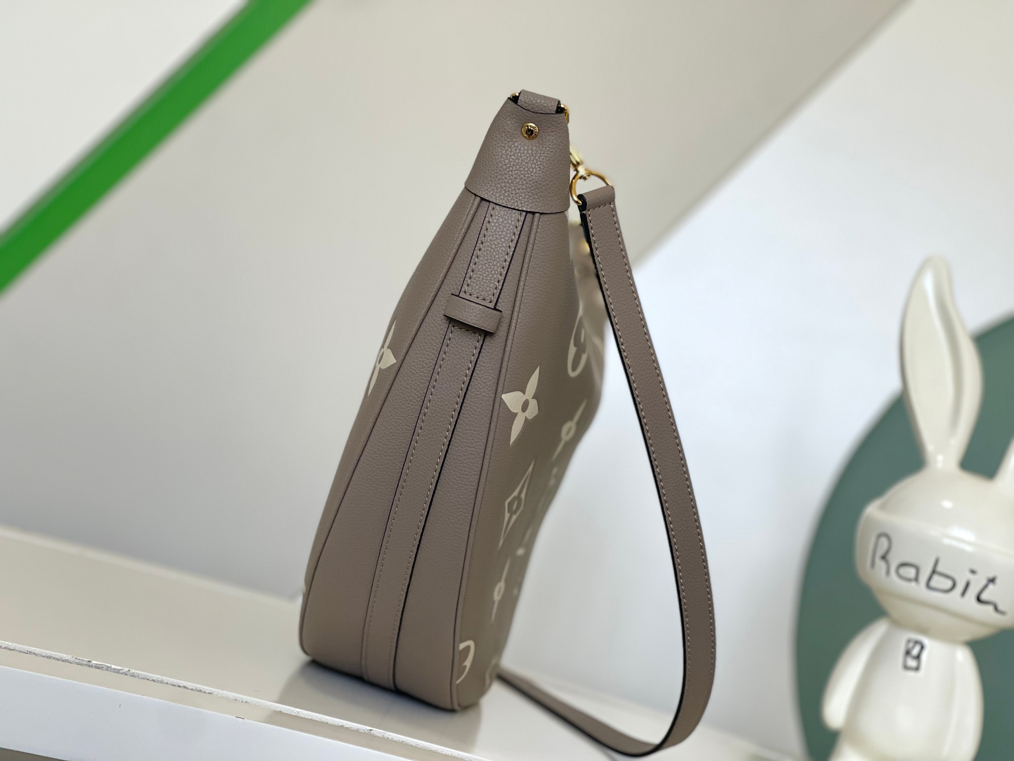 Louis Vuitton M46738 Loop Hobo