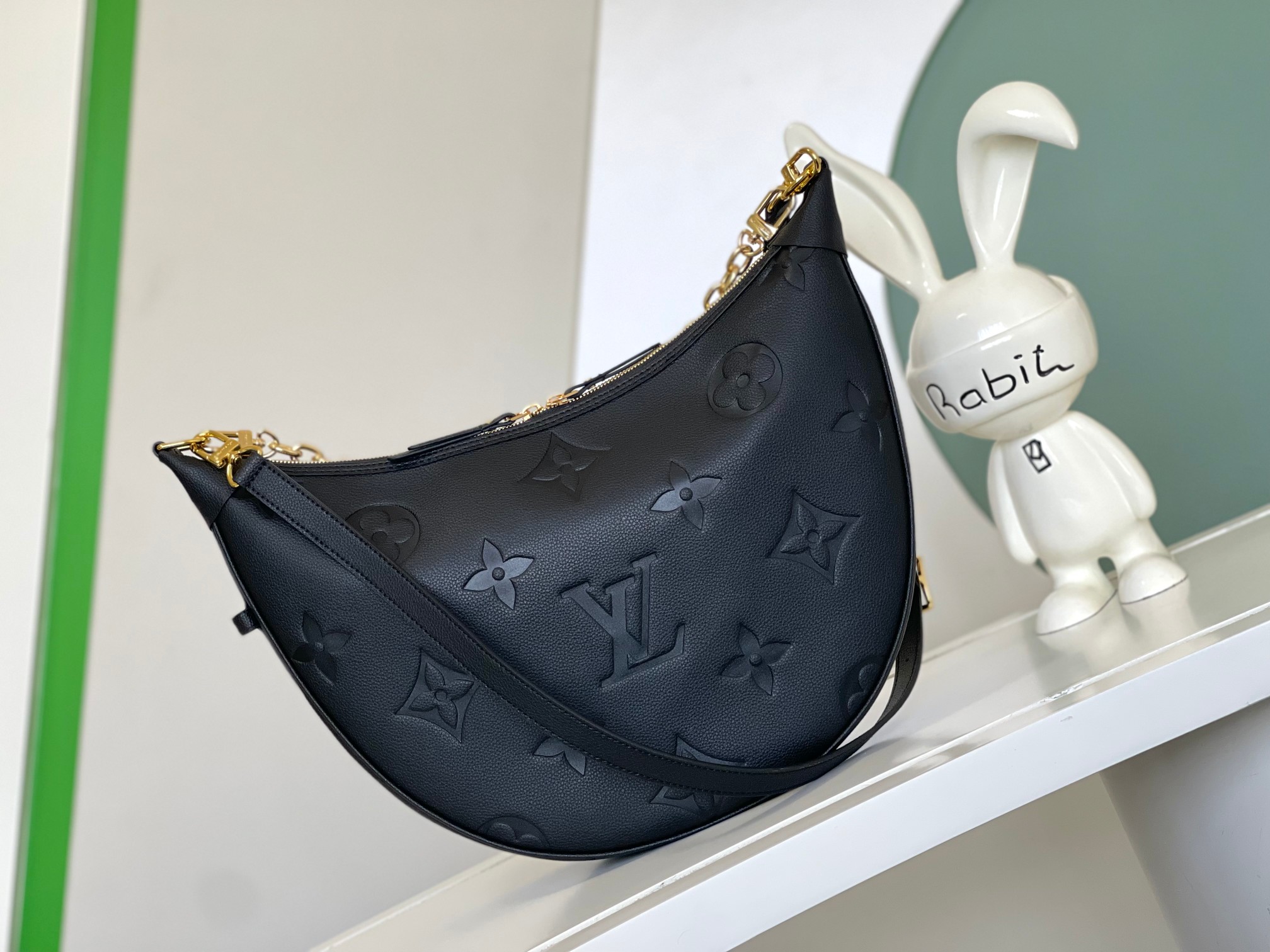 Louis Vuitton M46725 Loop Hobo (2)