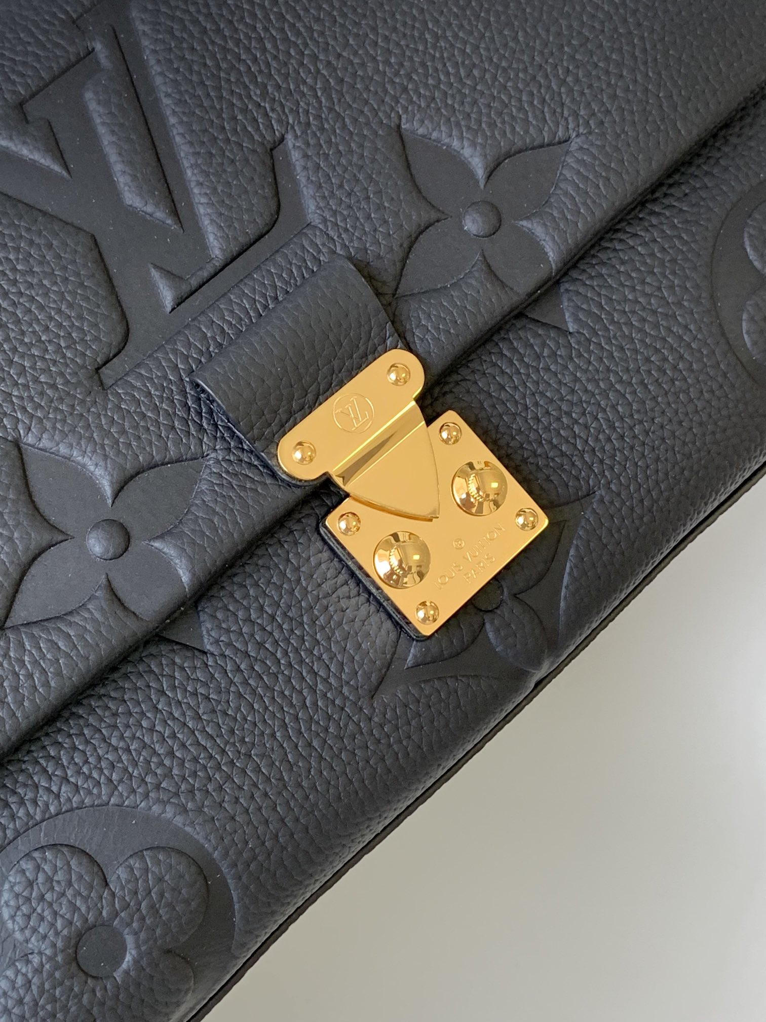 Louis Vuitton M45976 Madeleine MM