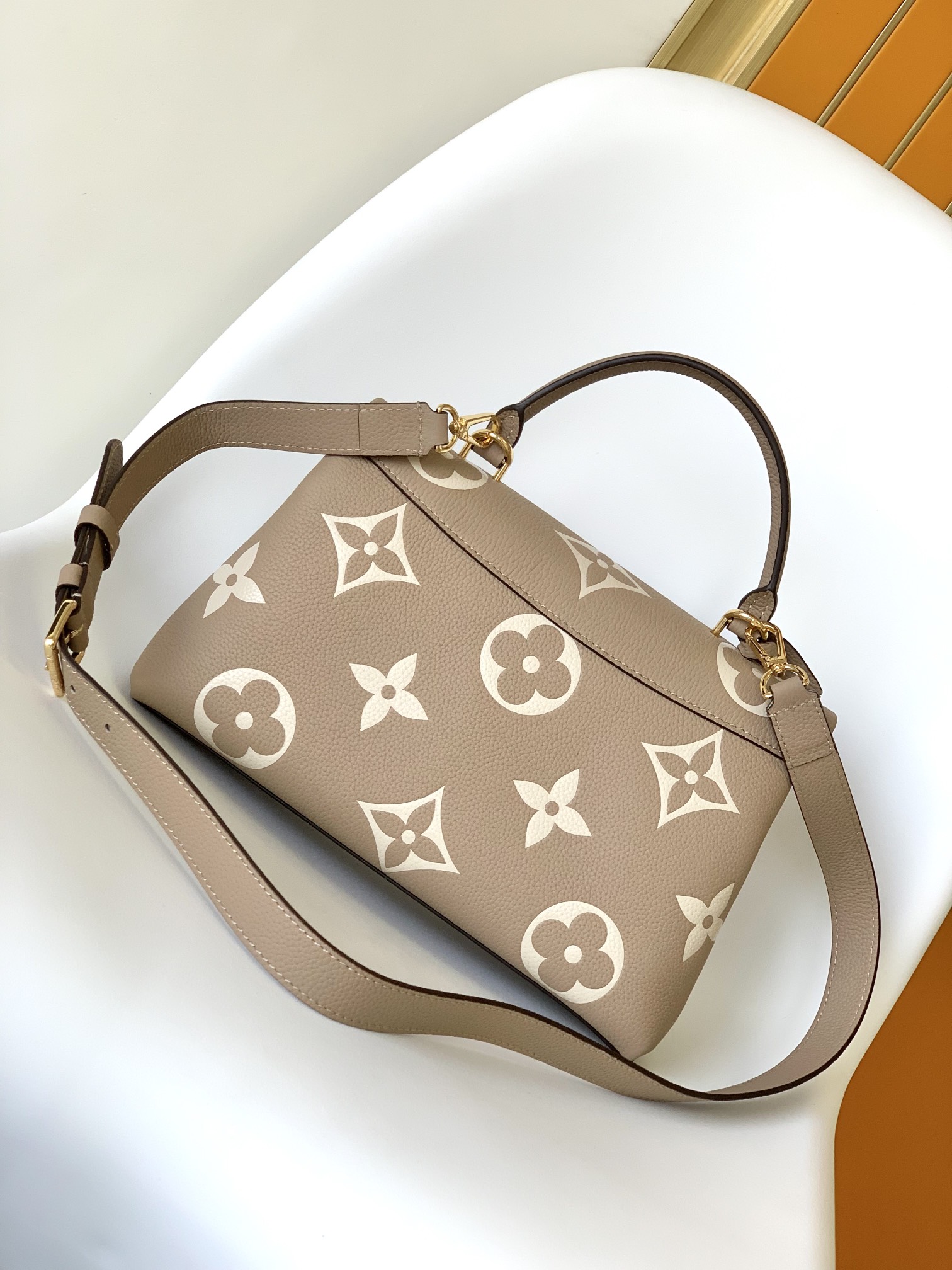 Louis Vuitton M46041 Madeleine MM (2)