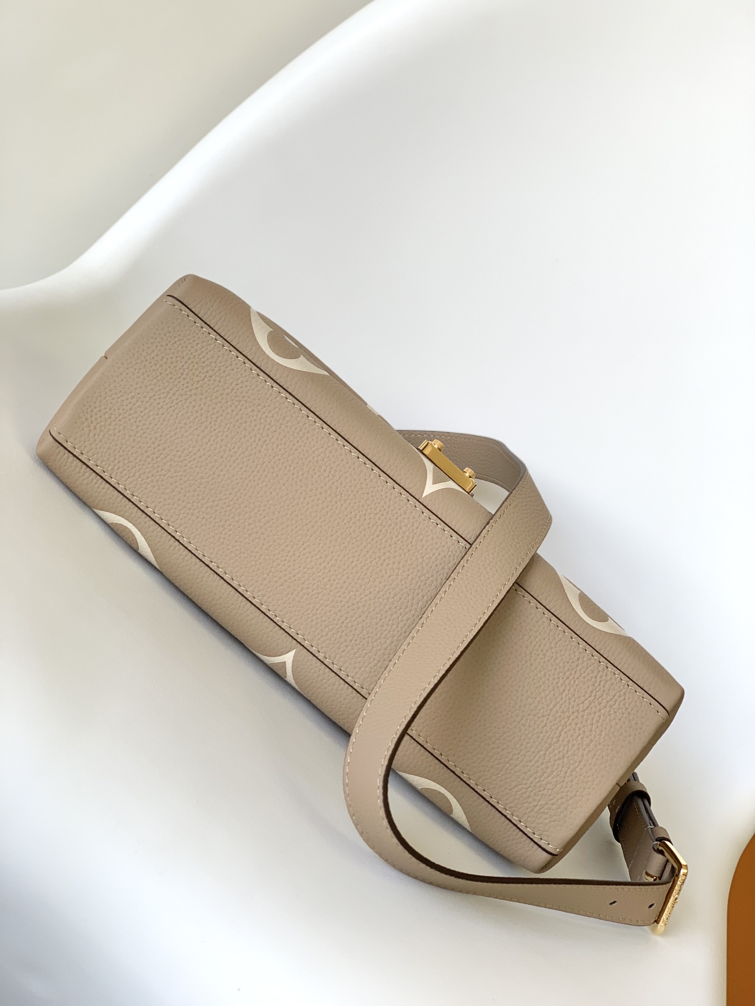 Louis Vuitton M46041 Madeleine MM (2)