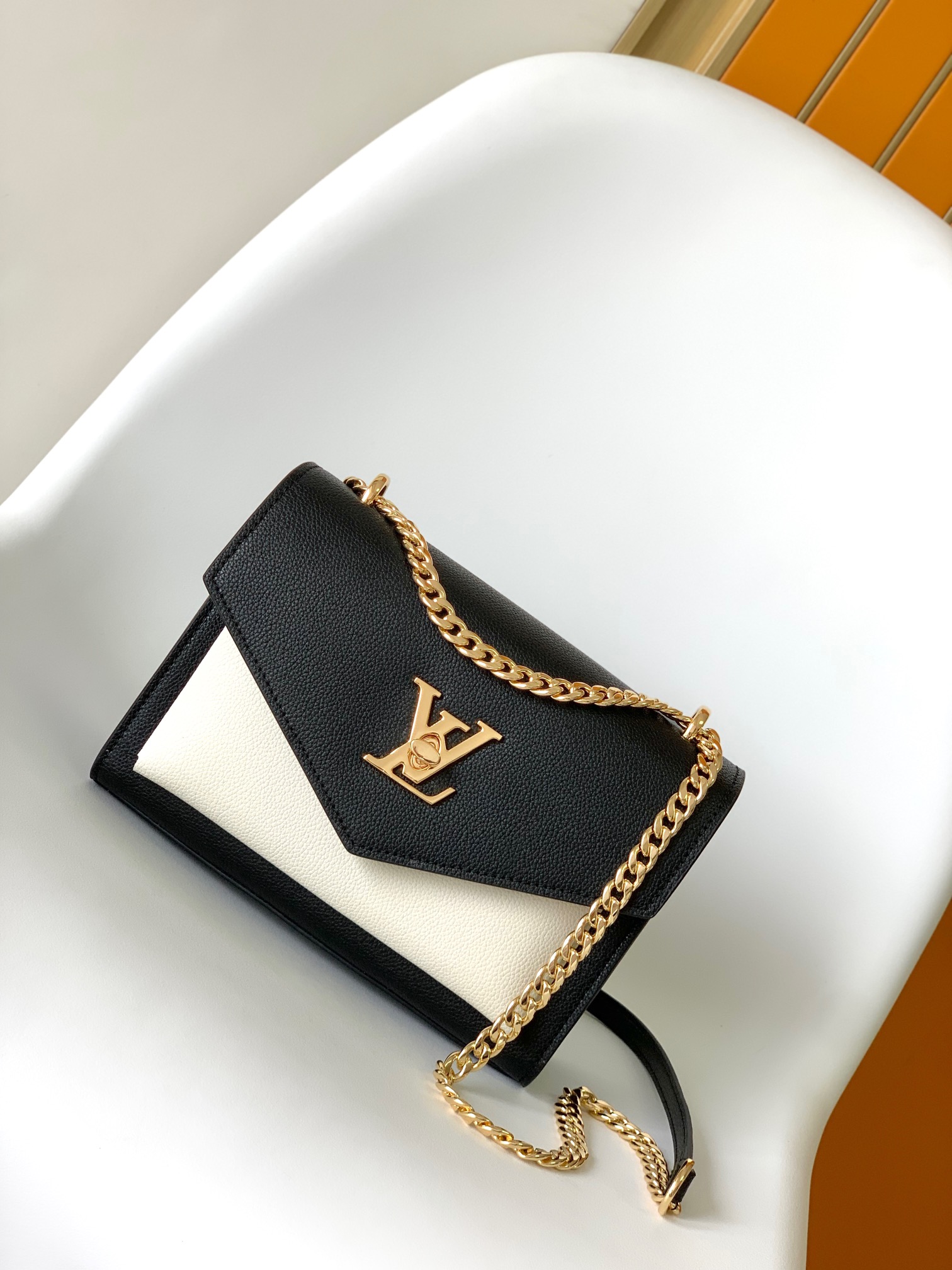 Louis Vuitton M82121 MyLockMe Chain Bag