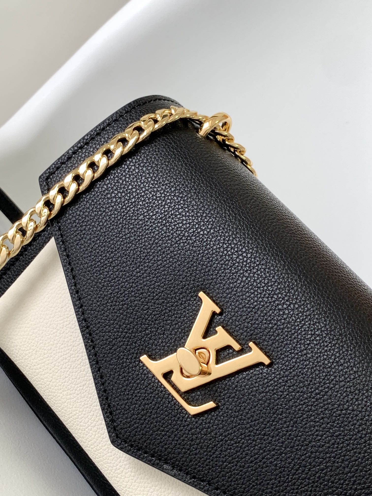 Louis Vuitton M82121 MyLockMe Chain Bag