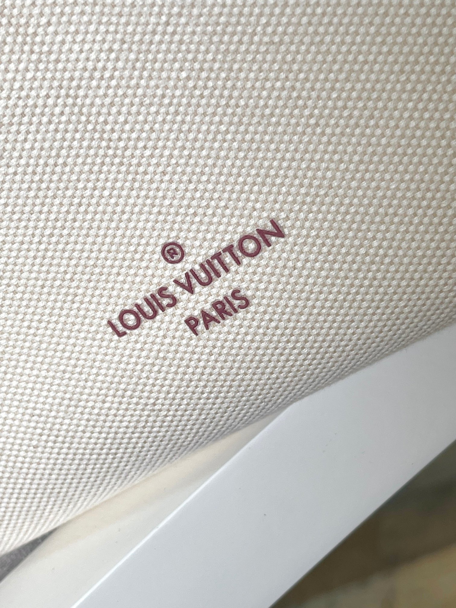 Louis Vuitton M22191 On My Side MM