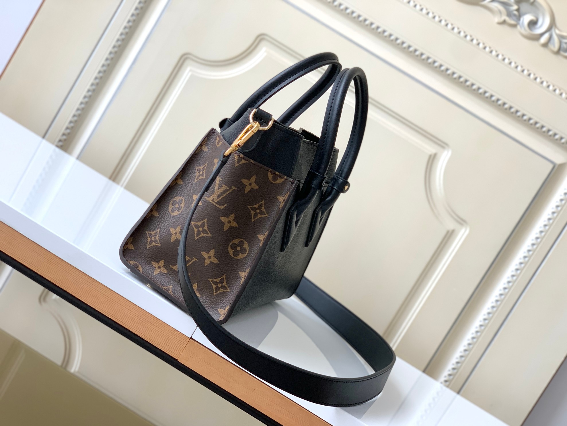 Louis Vuitton M57728 On My Side PM (3)