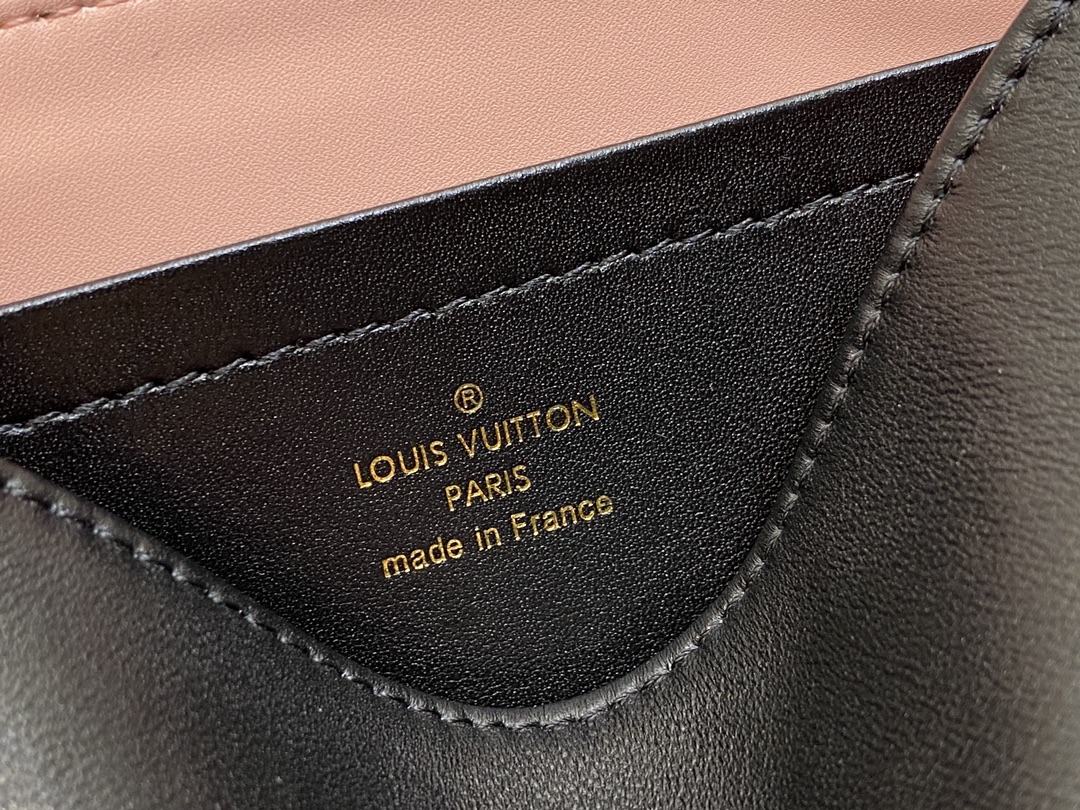 Louis Vuitton M82116 Pochette Coussin