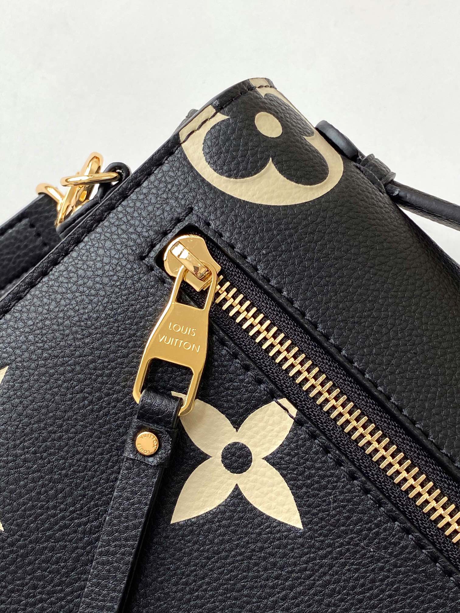 Louis Vuitton M45773 Pochette Métis